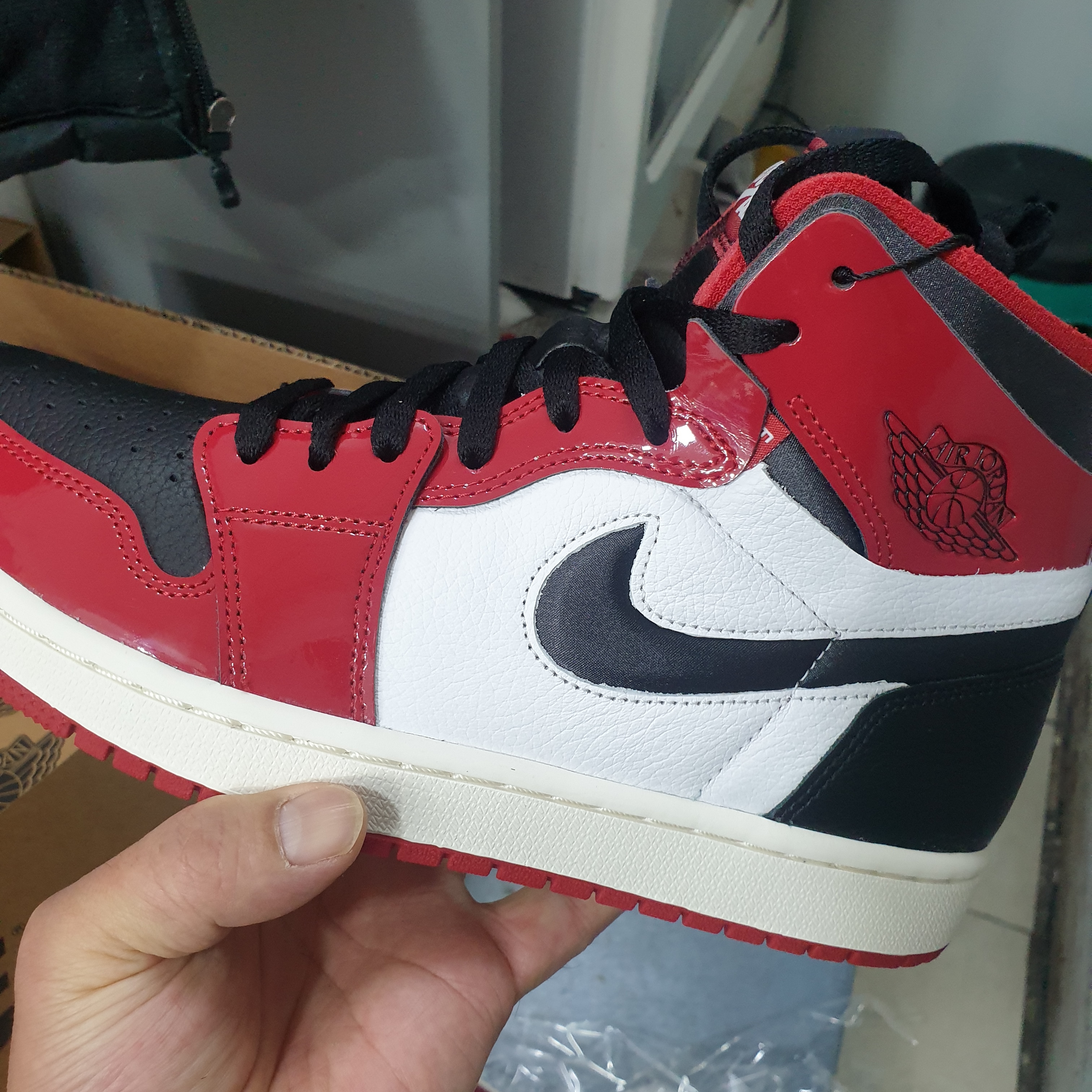 (W) Jordan 1 Zoom Air CMFT Gym Red Black 착용 스타일 - 3