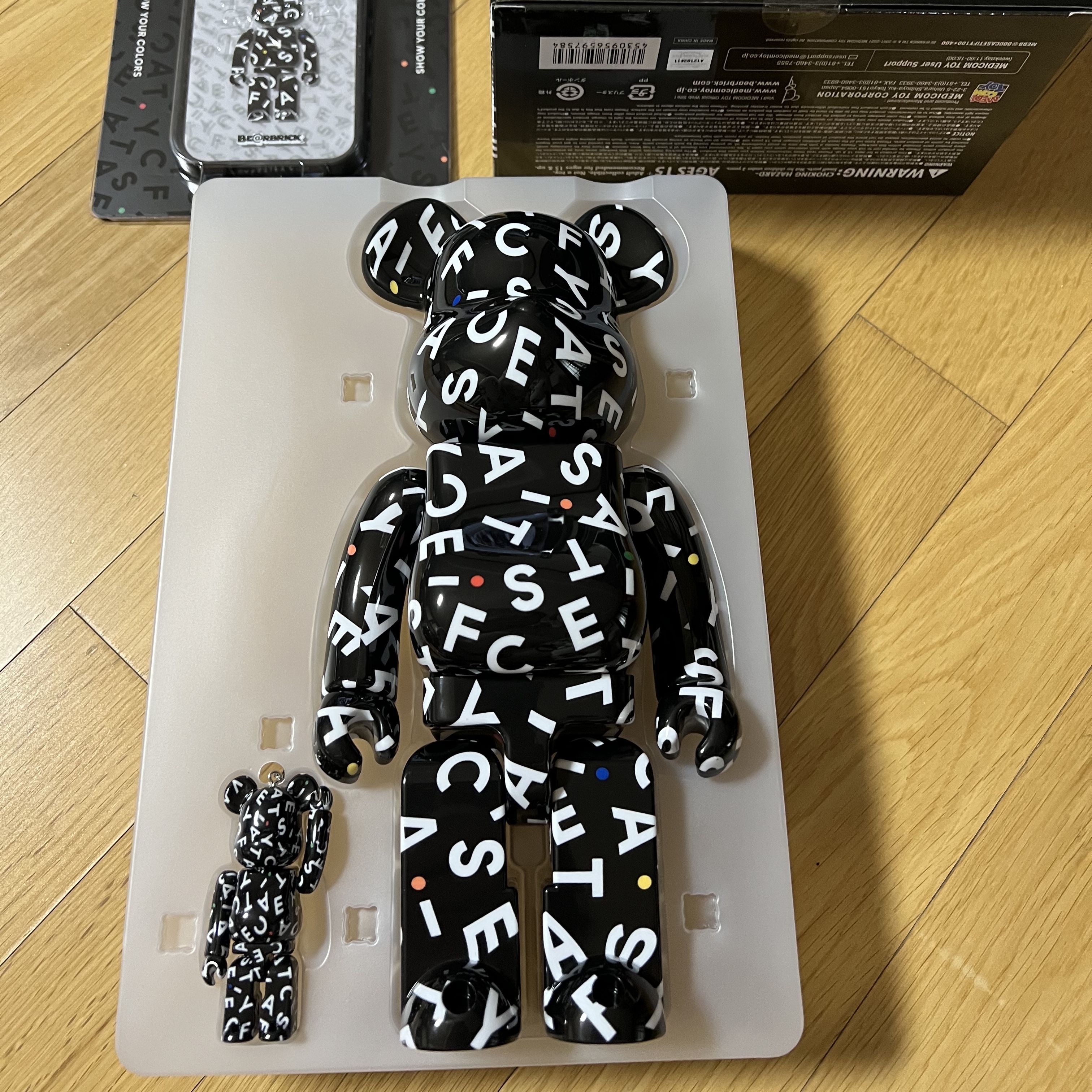 Bearbrick x Casetify 10th Anniversary 100% & 400% Set, Casetify x Bearbrick 10th Anniversary Monogram Impact iPhone Case Clear Black 착용 스타일 - 1