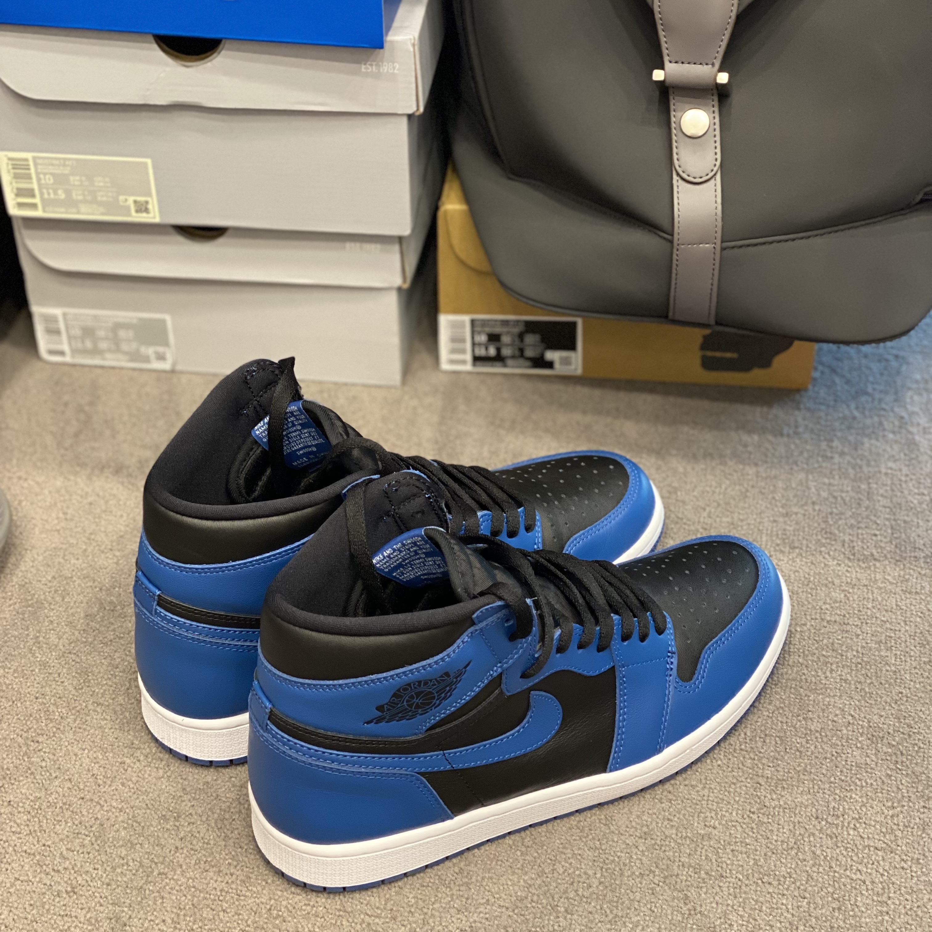 Jordan 1 Retro High OG Dark Marina Blue 착용 스타일 - 1