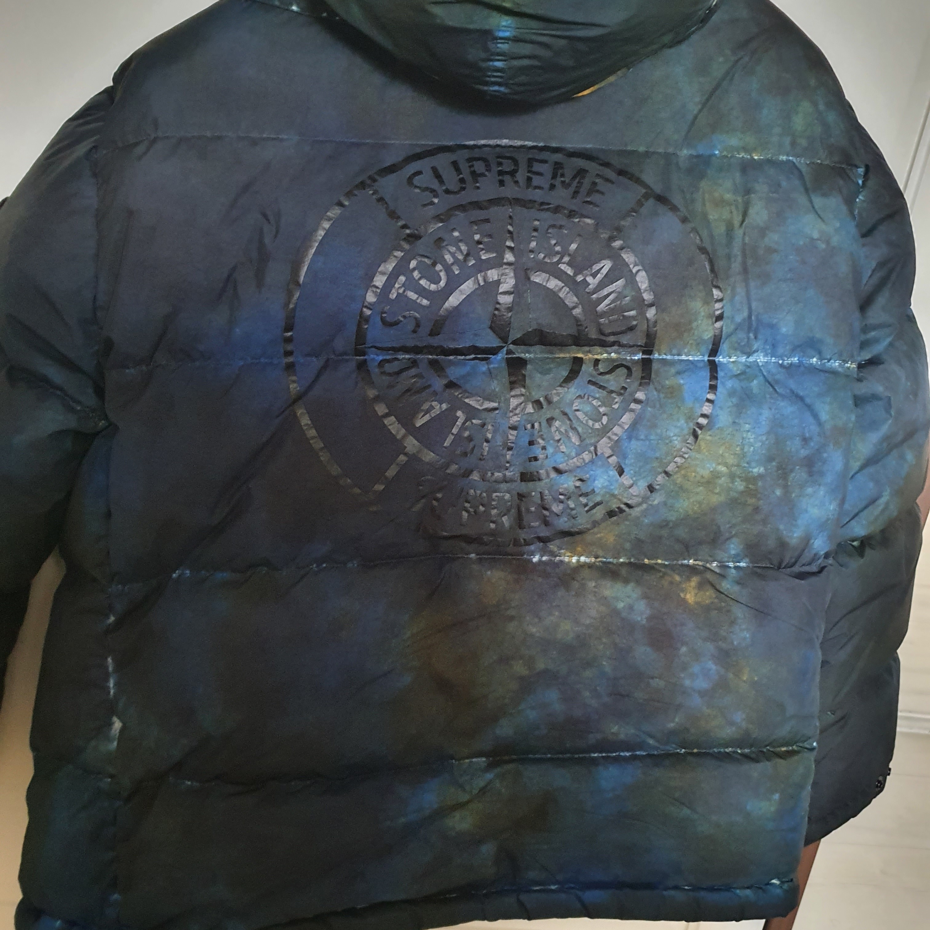 Supreme x Stone Island Painted Camo Crinkle Down Jacket Dark Teal - 20FW 착용 스타일 - 2