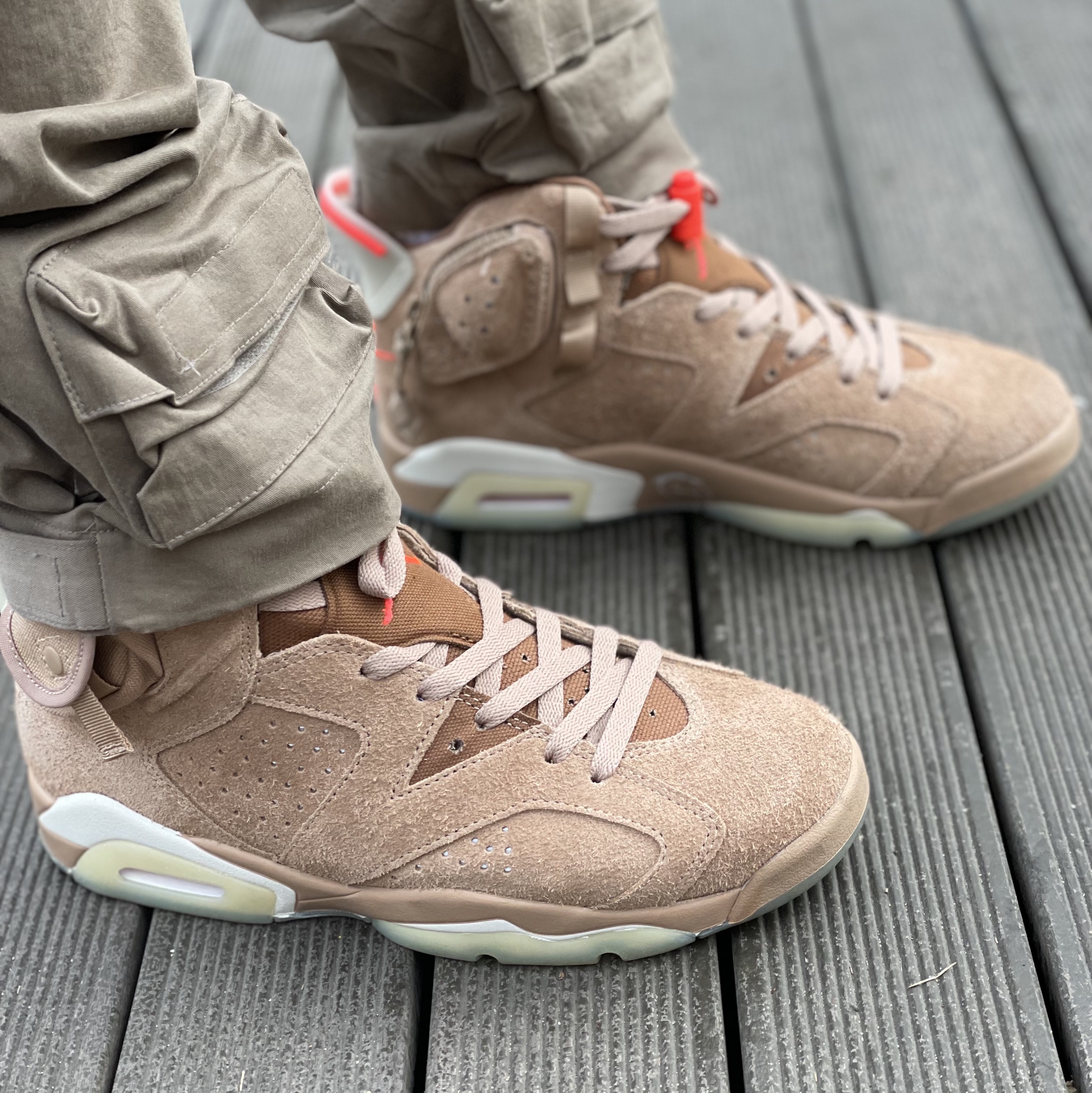 Jordan 6 x Travis Scott Retro SP British Khaki 착용 스타일