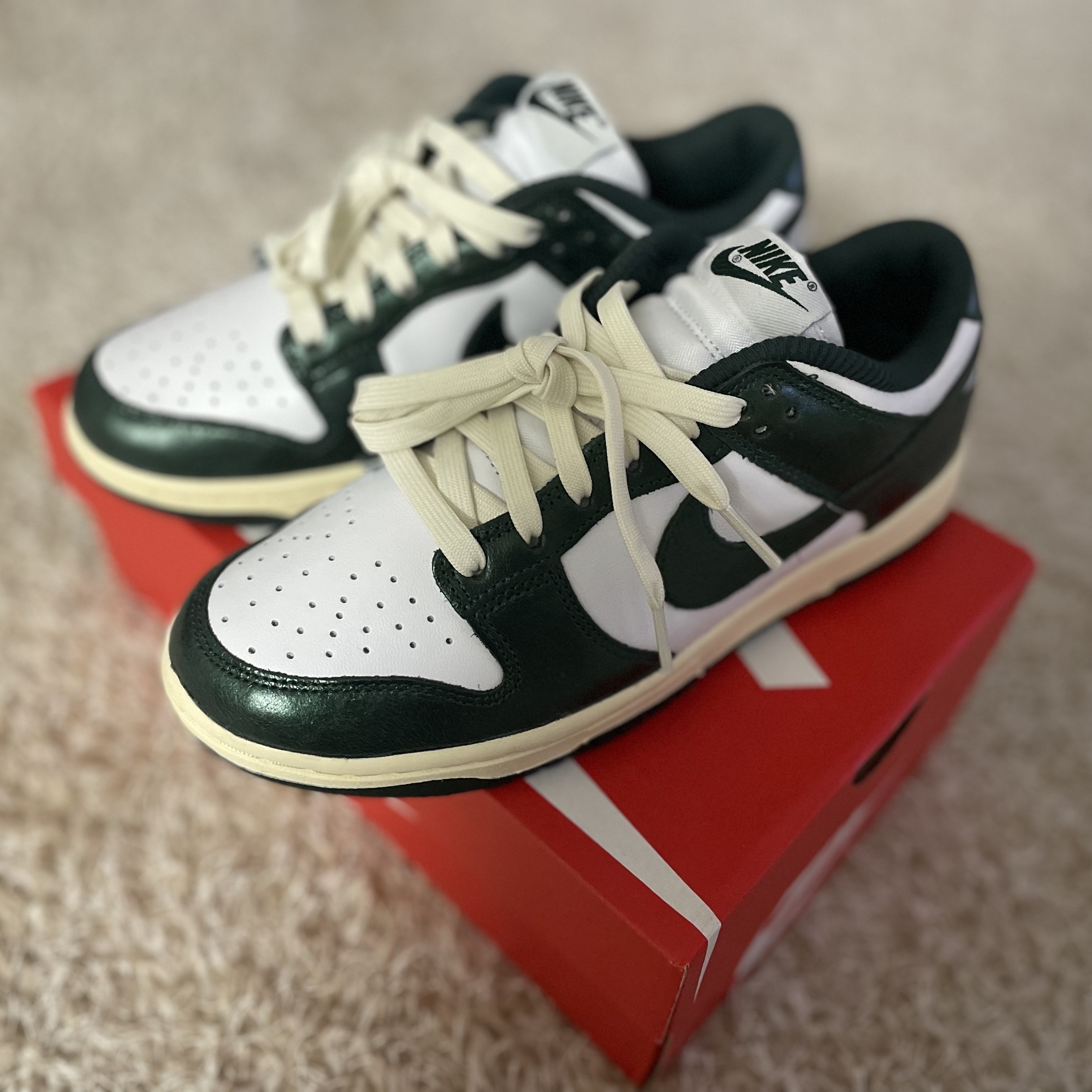 (W) Nike Dunk Low Vintage Green 착용 스타일