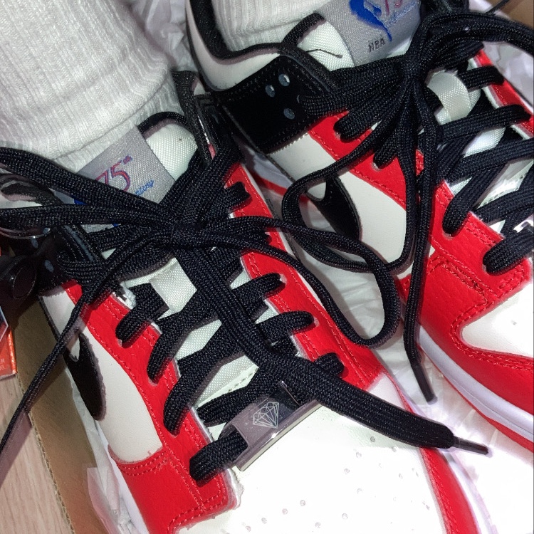 (GS) Nike x NBA Dunk Low Black and Chile Red 착용 스타일 - 2