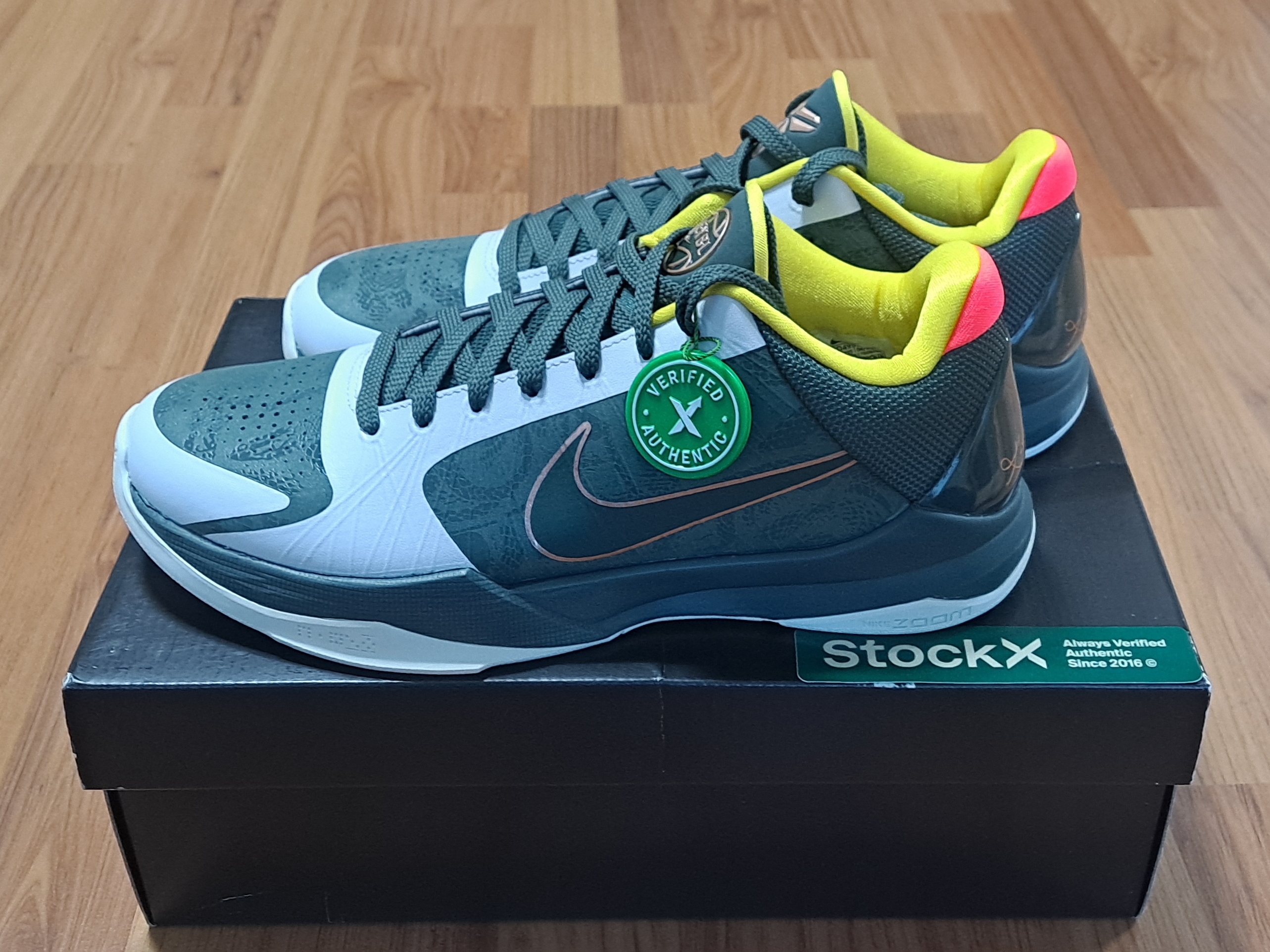 Nike Kobe 5 Protro EYBL Forest Green 착용 스타일 - 1