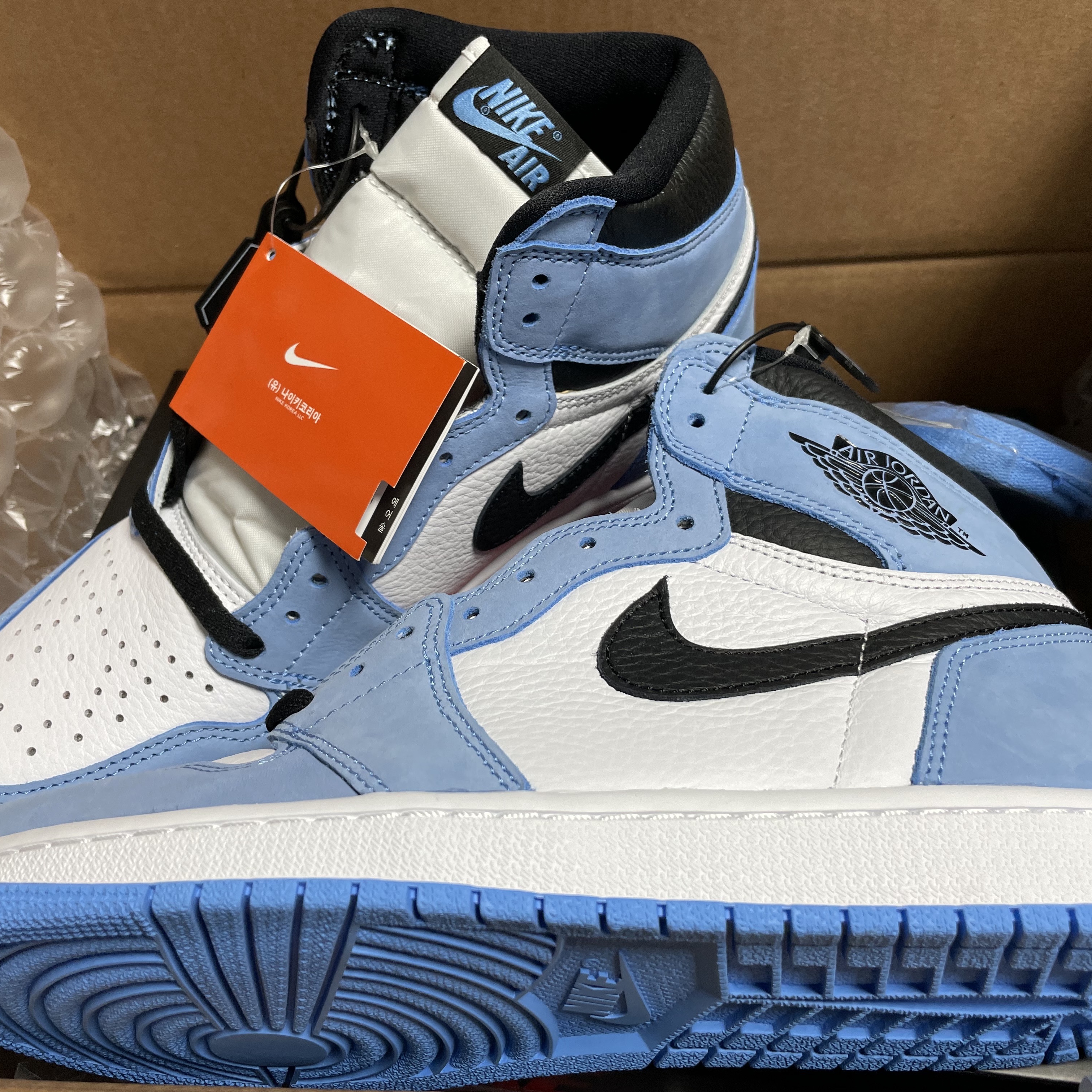 Jordan 1 Retro High OG University Blue 착용 스타일 - 2