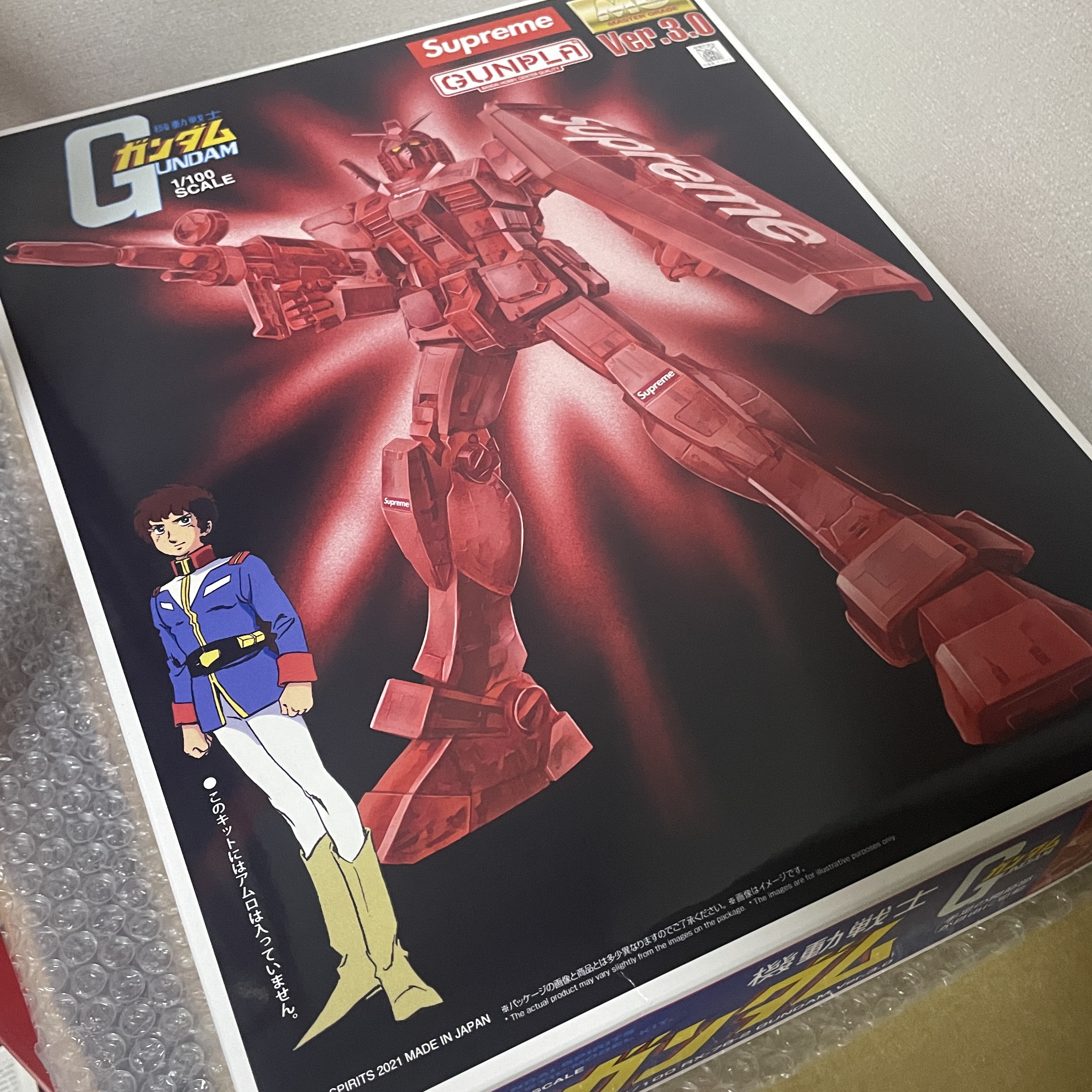 Supreme MG 1/100 RX-78-2 Gundam Ver. 3.0 착용 스타일