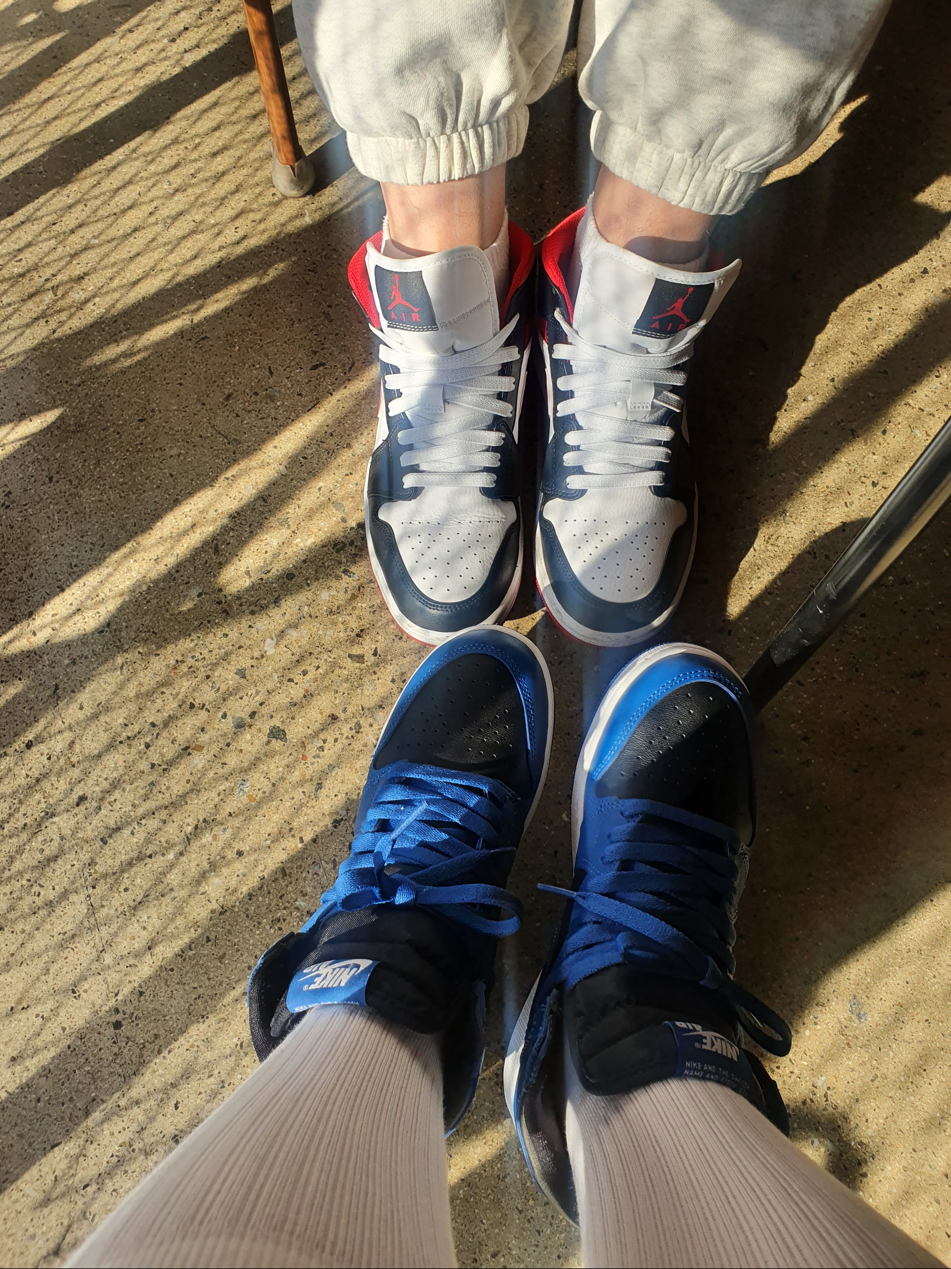 Jordan 1 Retro High OG Dark Marina Blue, Jordan 1 Mid Gym Red Black White 착용 스타일