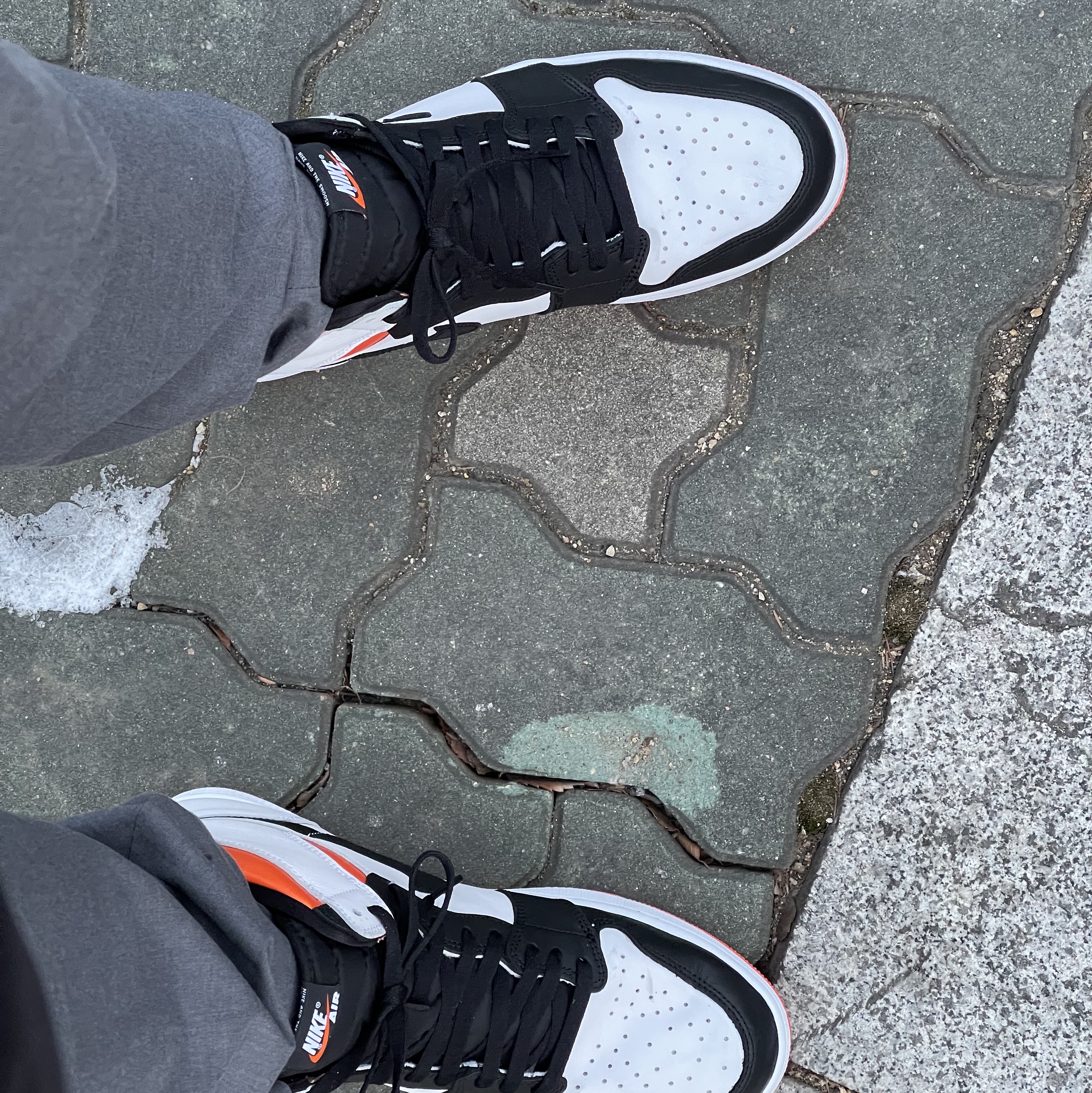 Jordan 1 Retro High OG Electro Orange 착용 스타일 - 1