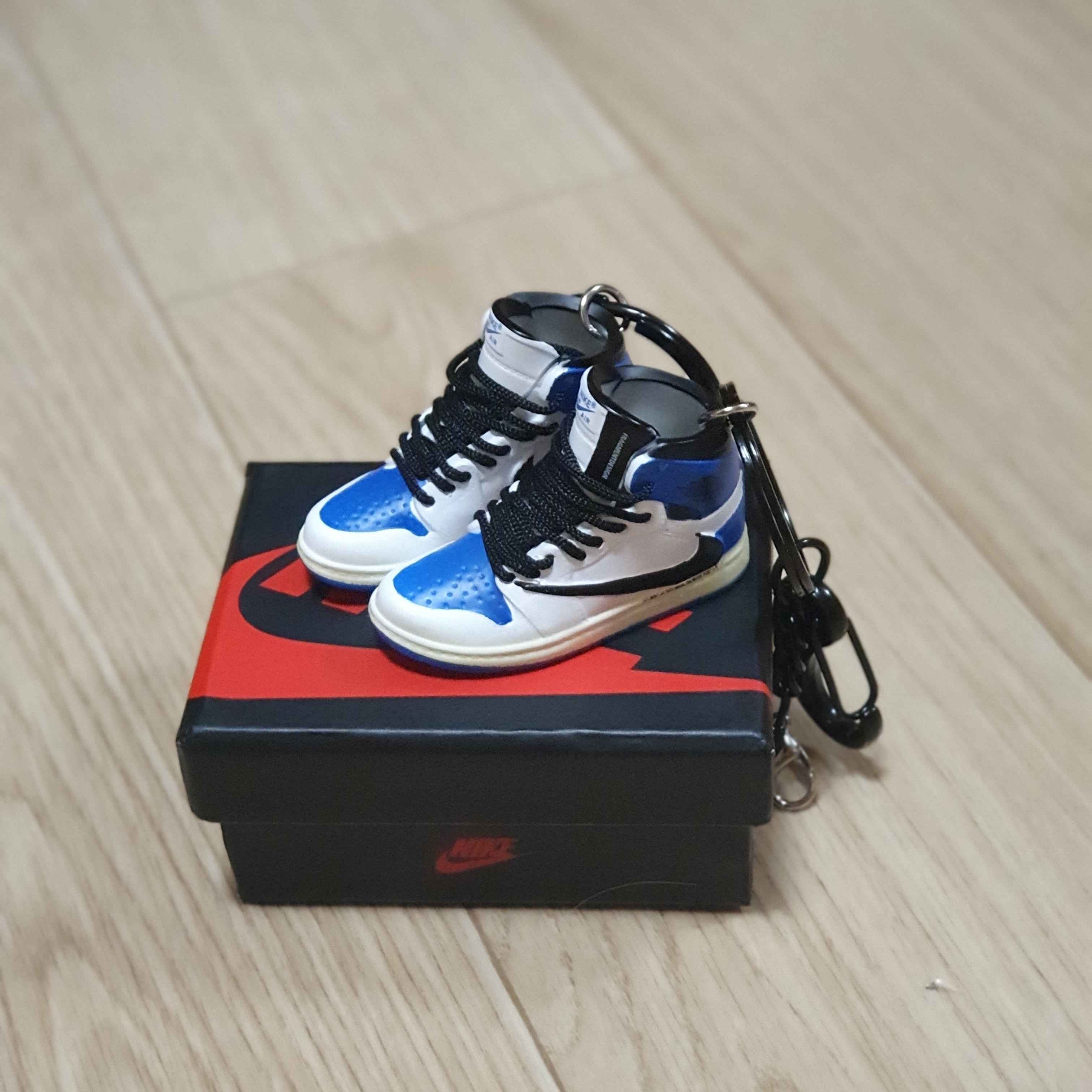 Jordan 1 x Travis Scott x Fragment Retro High OG SP Military Blue 착용 스타일