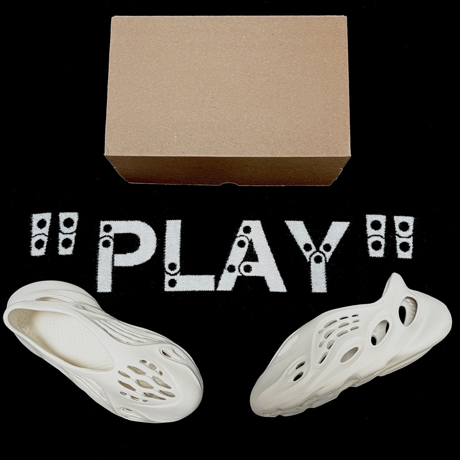 Adidas Yeezy Foam RNNR Sand, Off-White x Amore Pacific Play Kit 착용 스타일