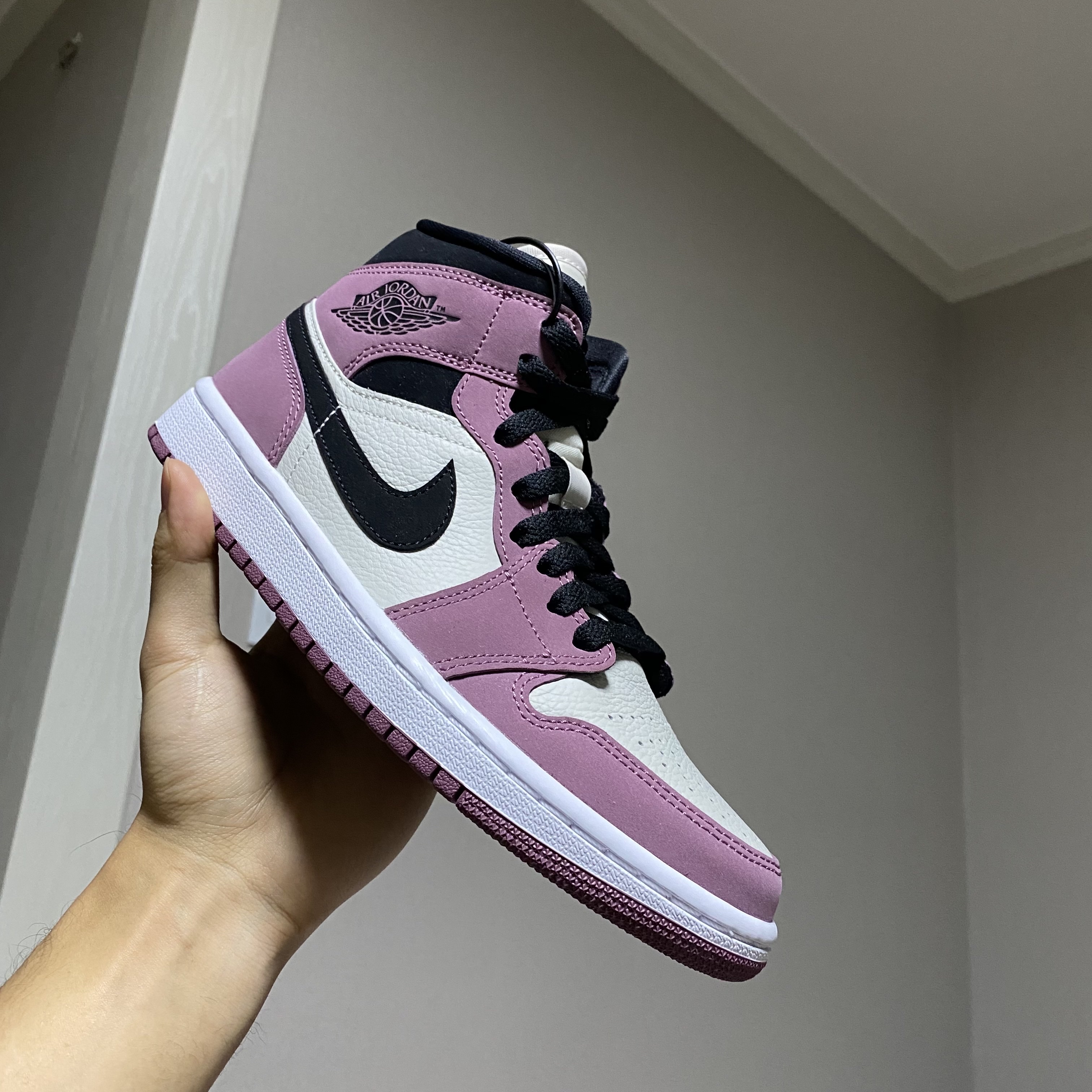 (W) Jordan 1 Mid SE Light Mulberry 착용 스타일 - 2