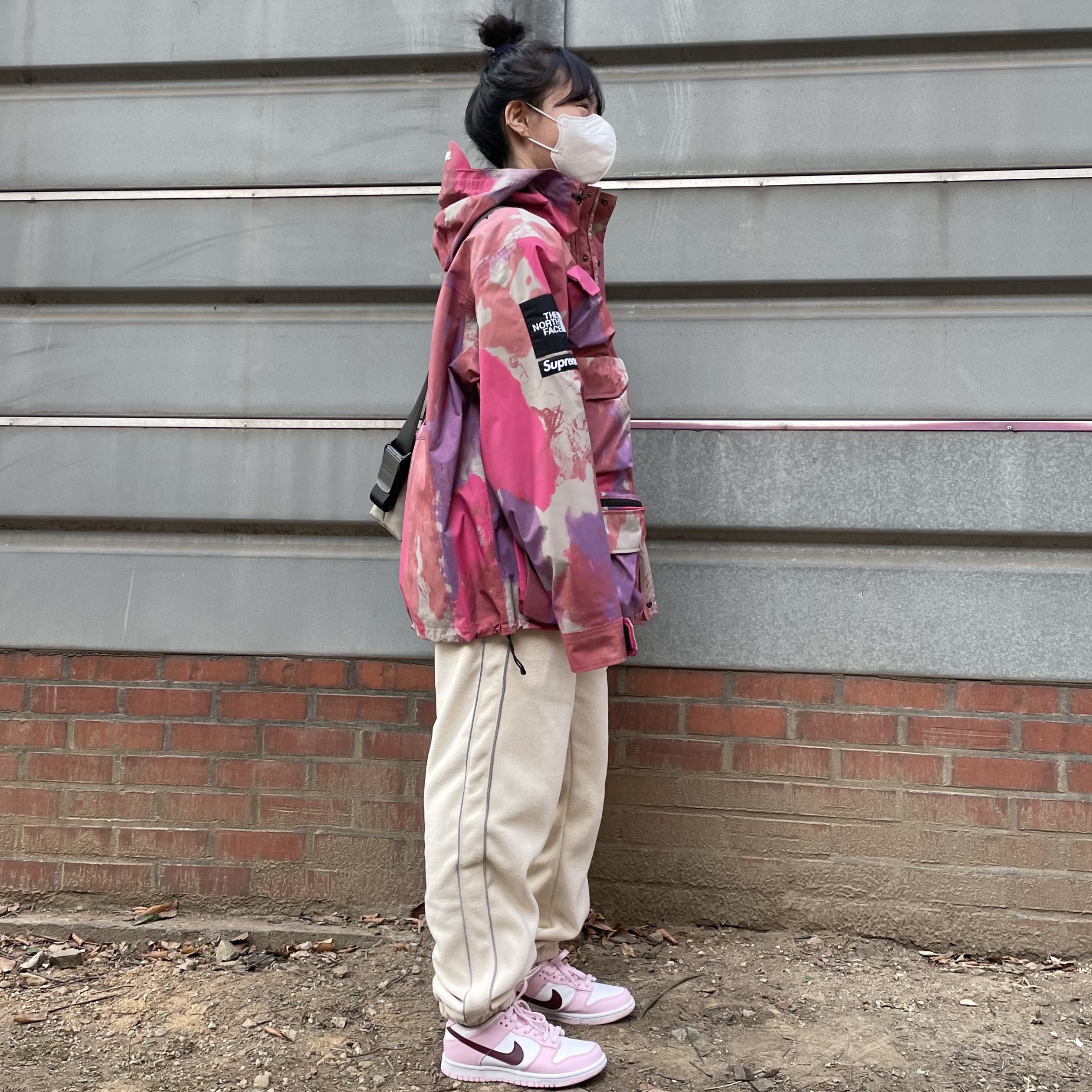 (GS) Nike Dunk Low Pink Foam, Supreme x The North Face Cargo Jacket Multi-Color - 20SS 착용 스타일 - 2