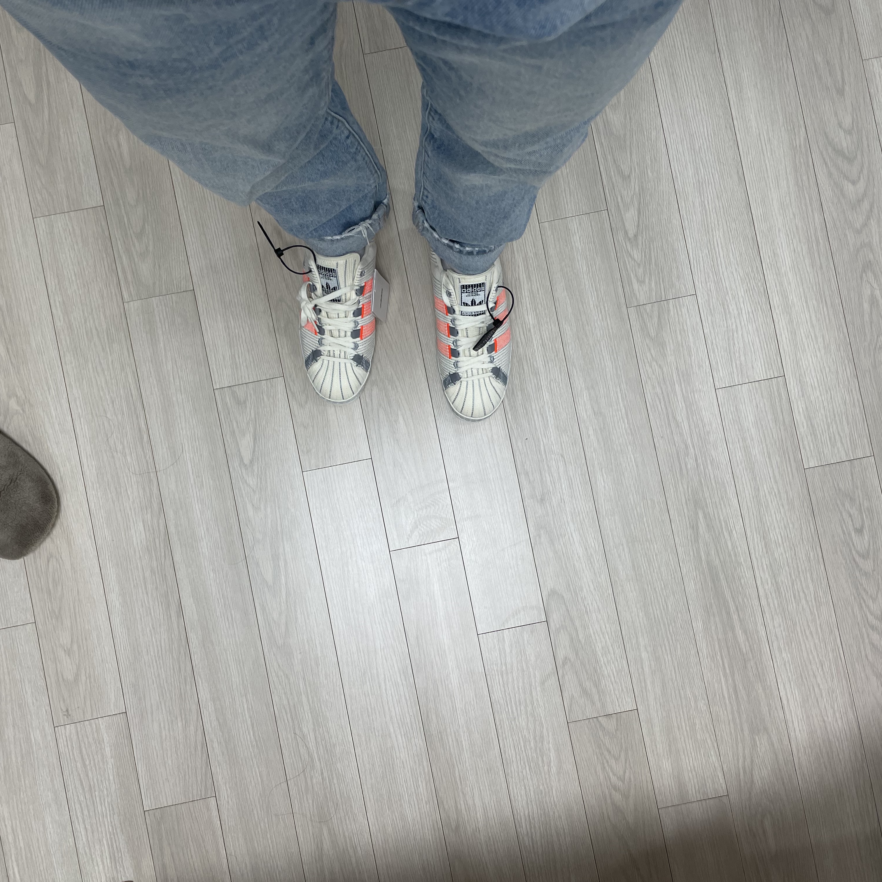 Adidas x Craig Green Superstar Off White 착용 스타일 - 1