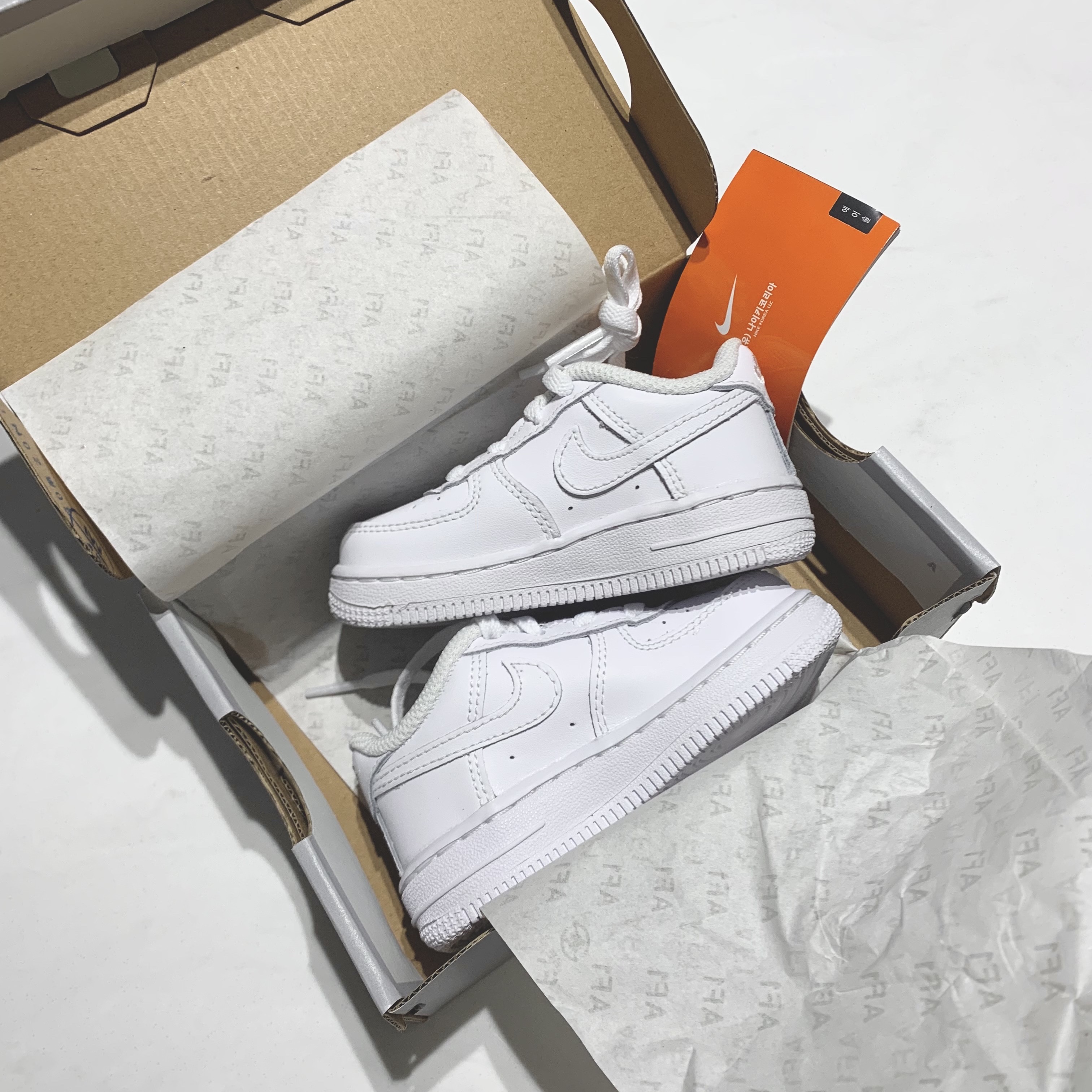 (TD) Nike Force 1 LE White 착용 스타일