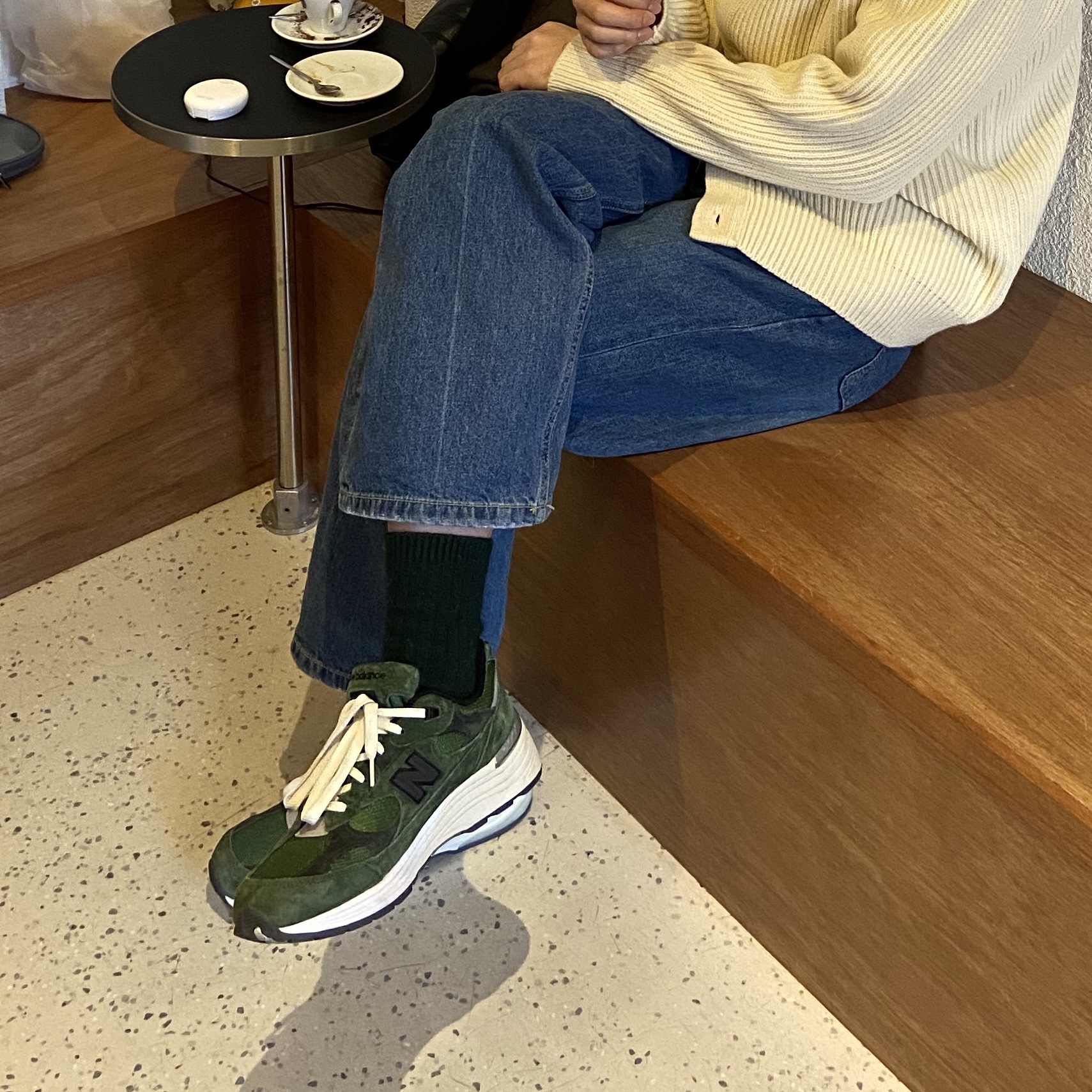 New Balance x JJJJound 992 Made in USA Mossy Green 착용 스타일 - 2
