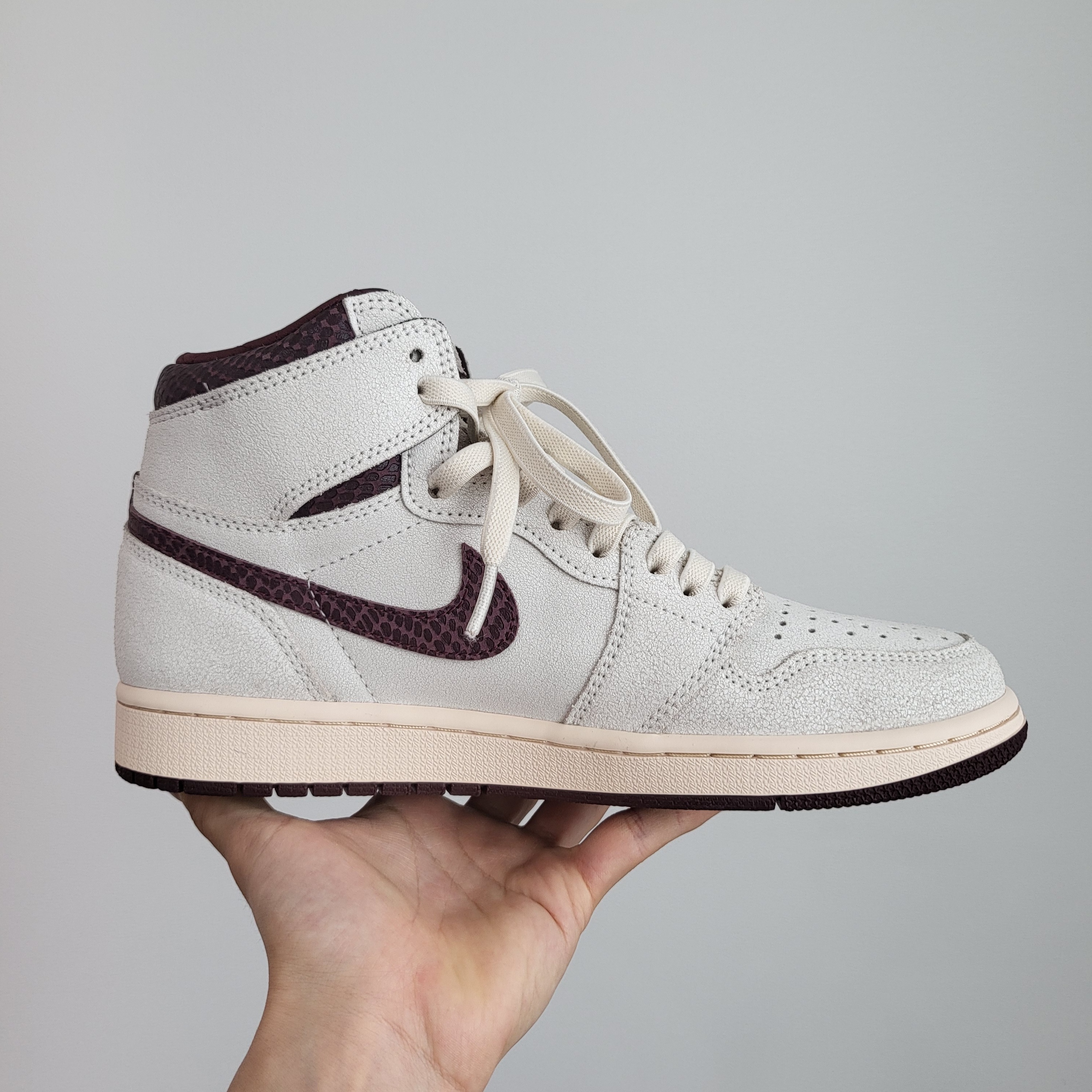 Jordan 1 x A Ma Maniere Retro High OG SP Sail and Burgundy, (PS) Jordan 1 x A Ma Maniere Retro High OG SP Burgundy and Sail 착용 스타일 - 3