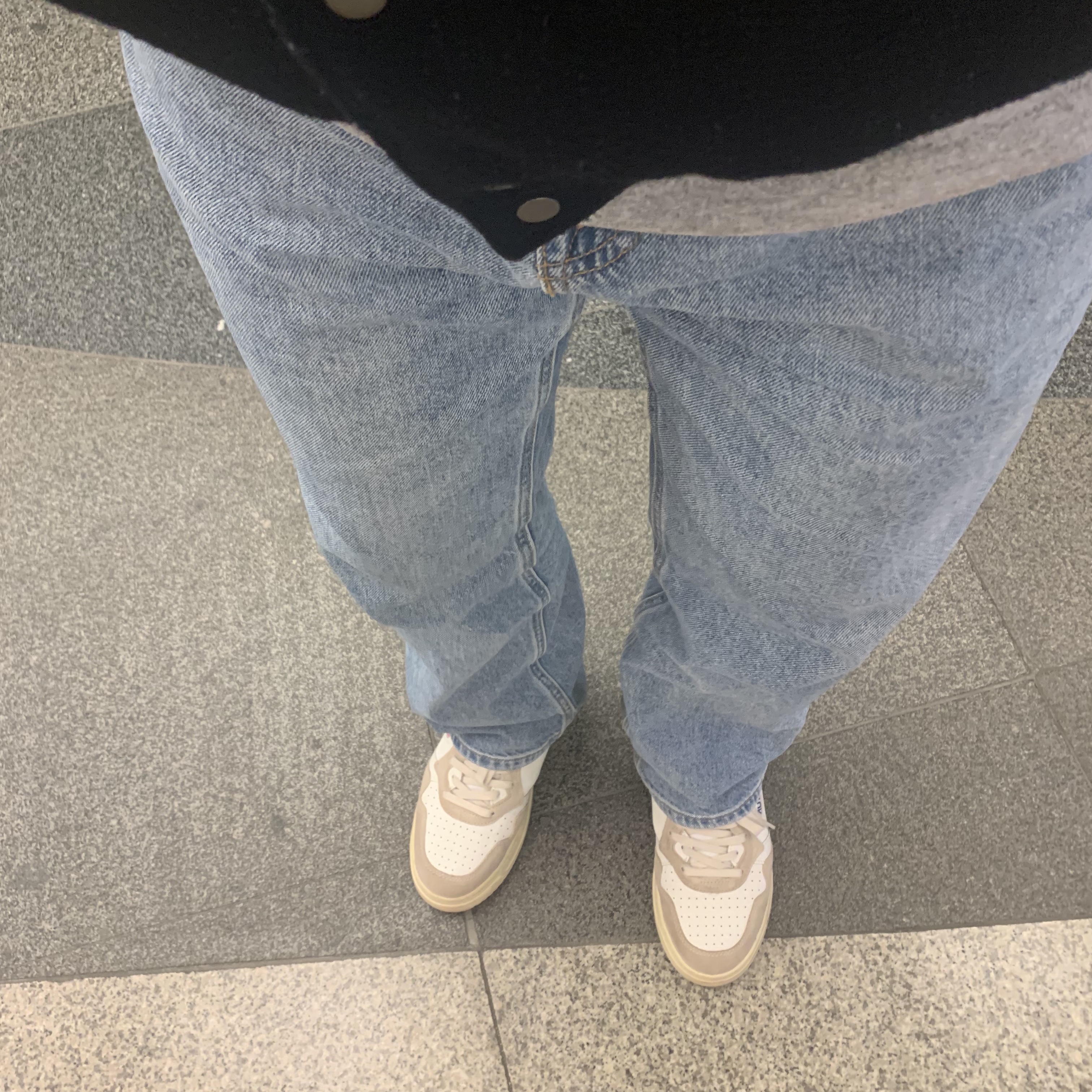 Autry Medalist Low Leather Suede Sneakers Game Set Match White 착용 스타일 - 2