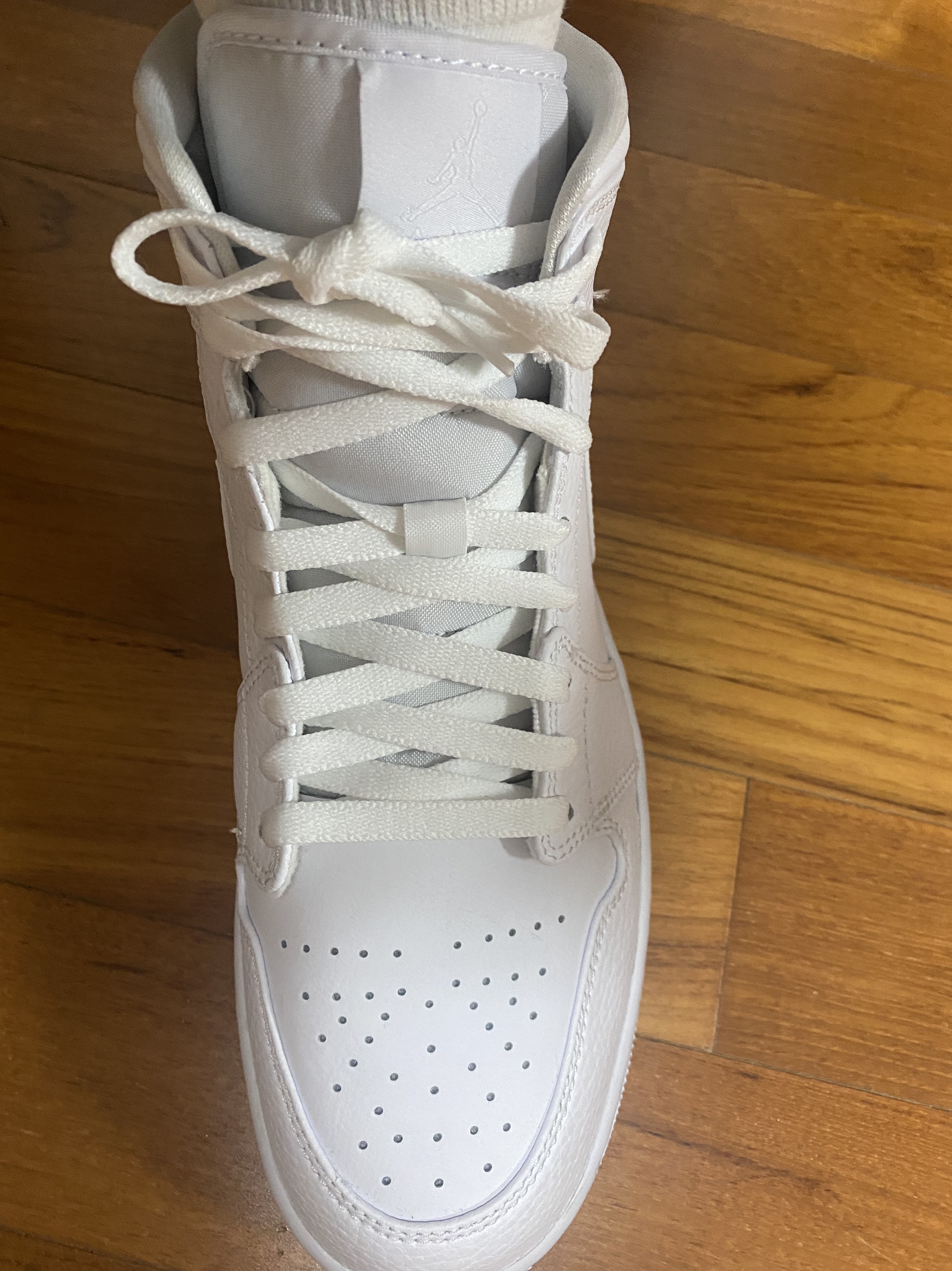 Jordan 1 Mid Triple White 착용 스타일 - 3