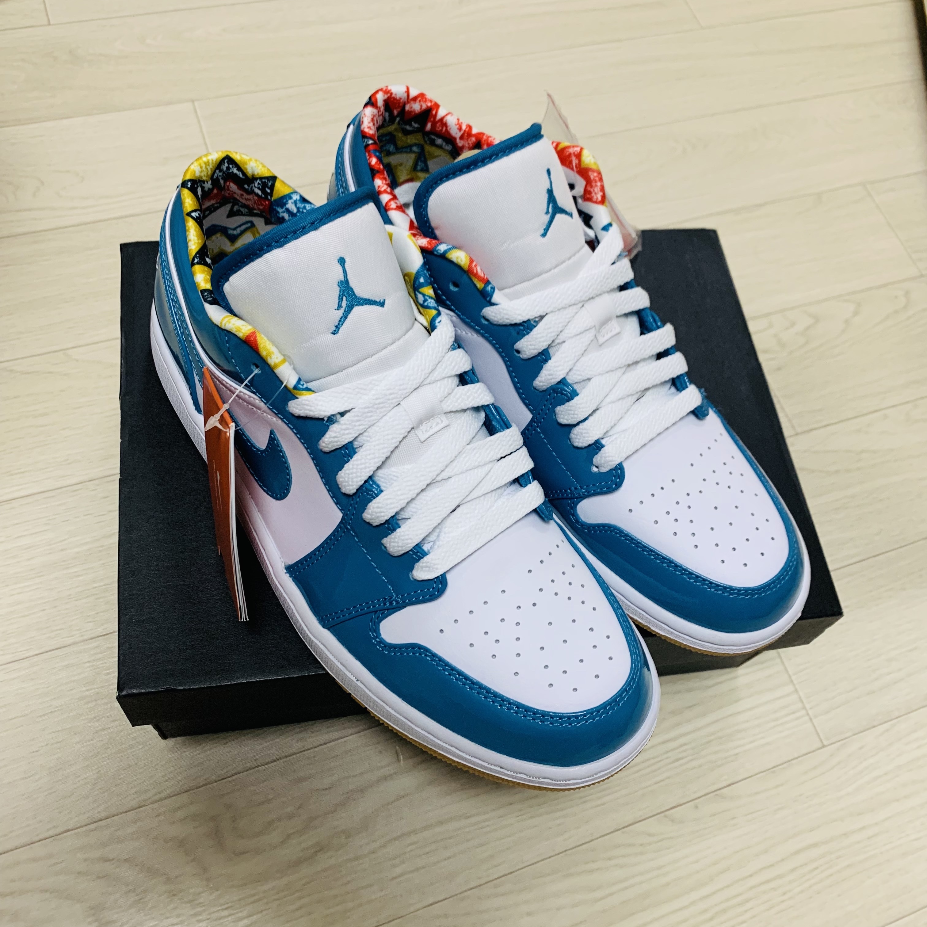 Jordan 1 Low SE Barcelona 착용 스타일 - 1