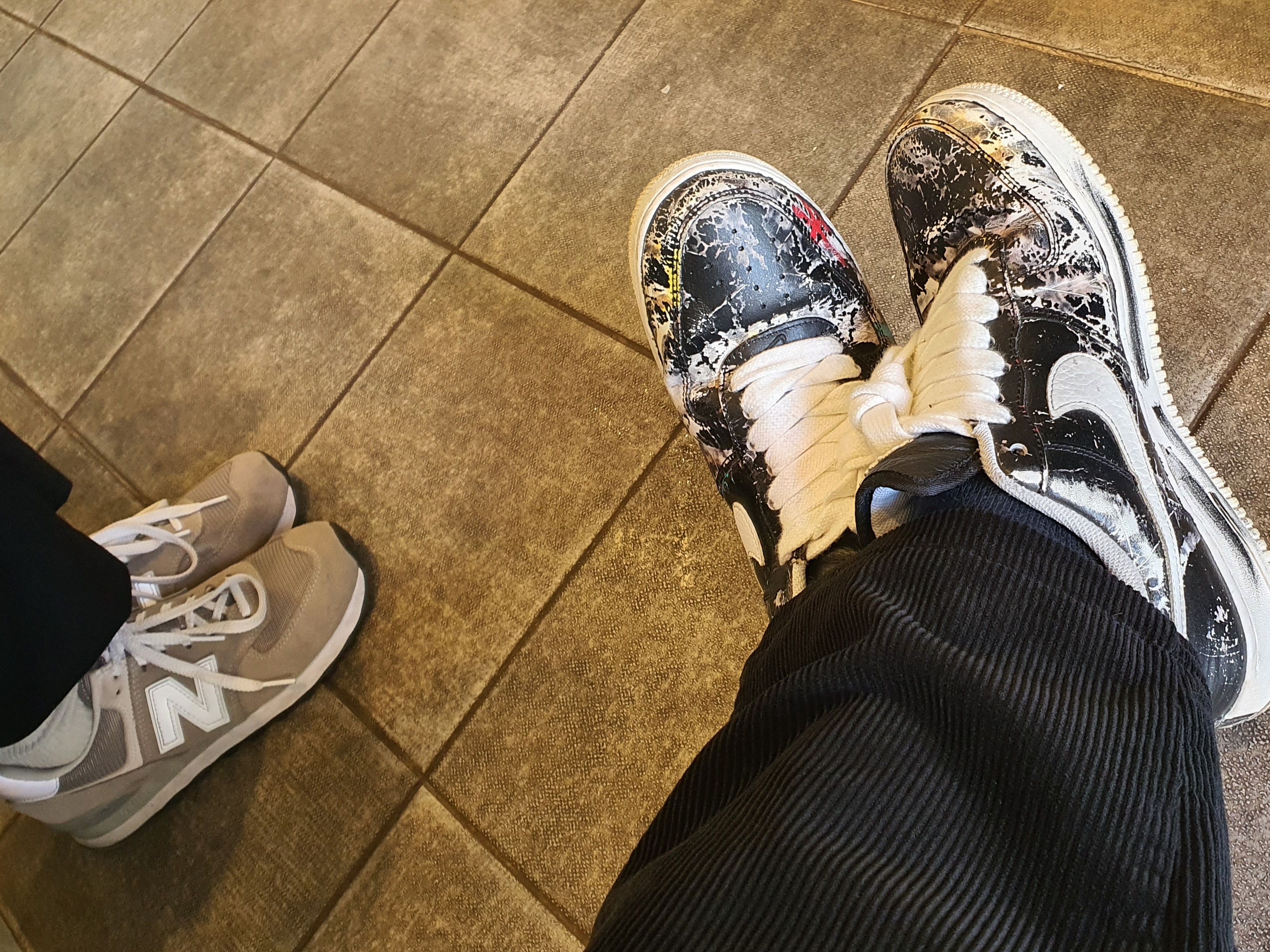 New Balance 574 Grey - D Standard, Nike x Peaceminusone Air Force 1 Low Para-Noise 착용 스타일