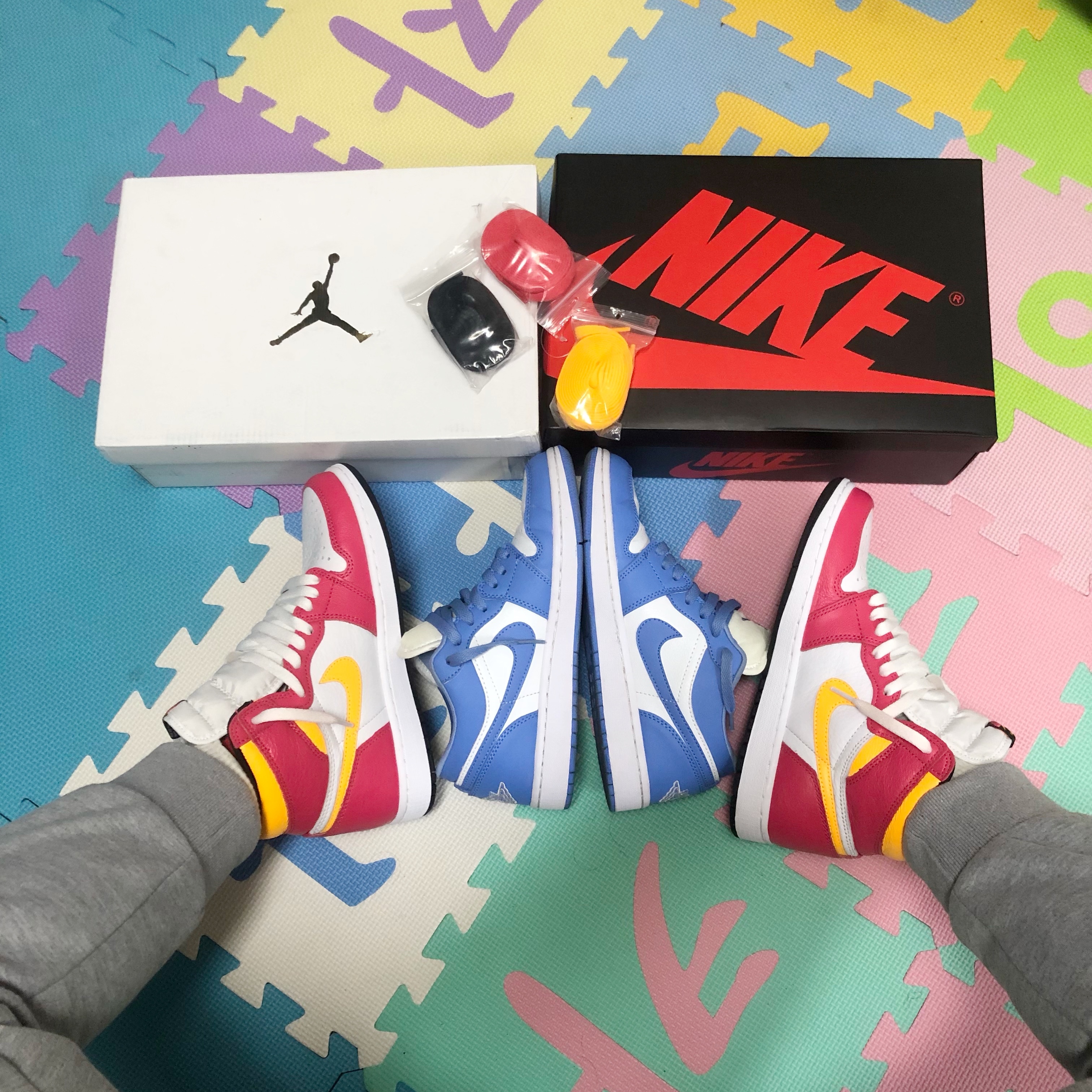 Jordan 1 Retro High OG Light Fusion Red, (W) Jordan 1 Low UNC University Blue 착용 스타일
