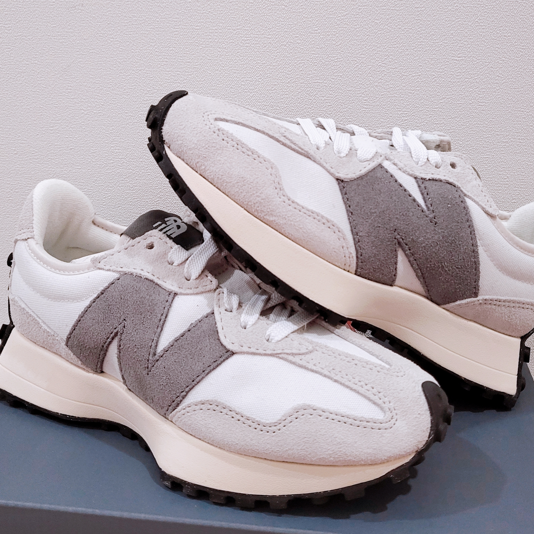 New Balance 327 Nimbus Cloud Rain Cloud 착용 스타일