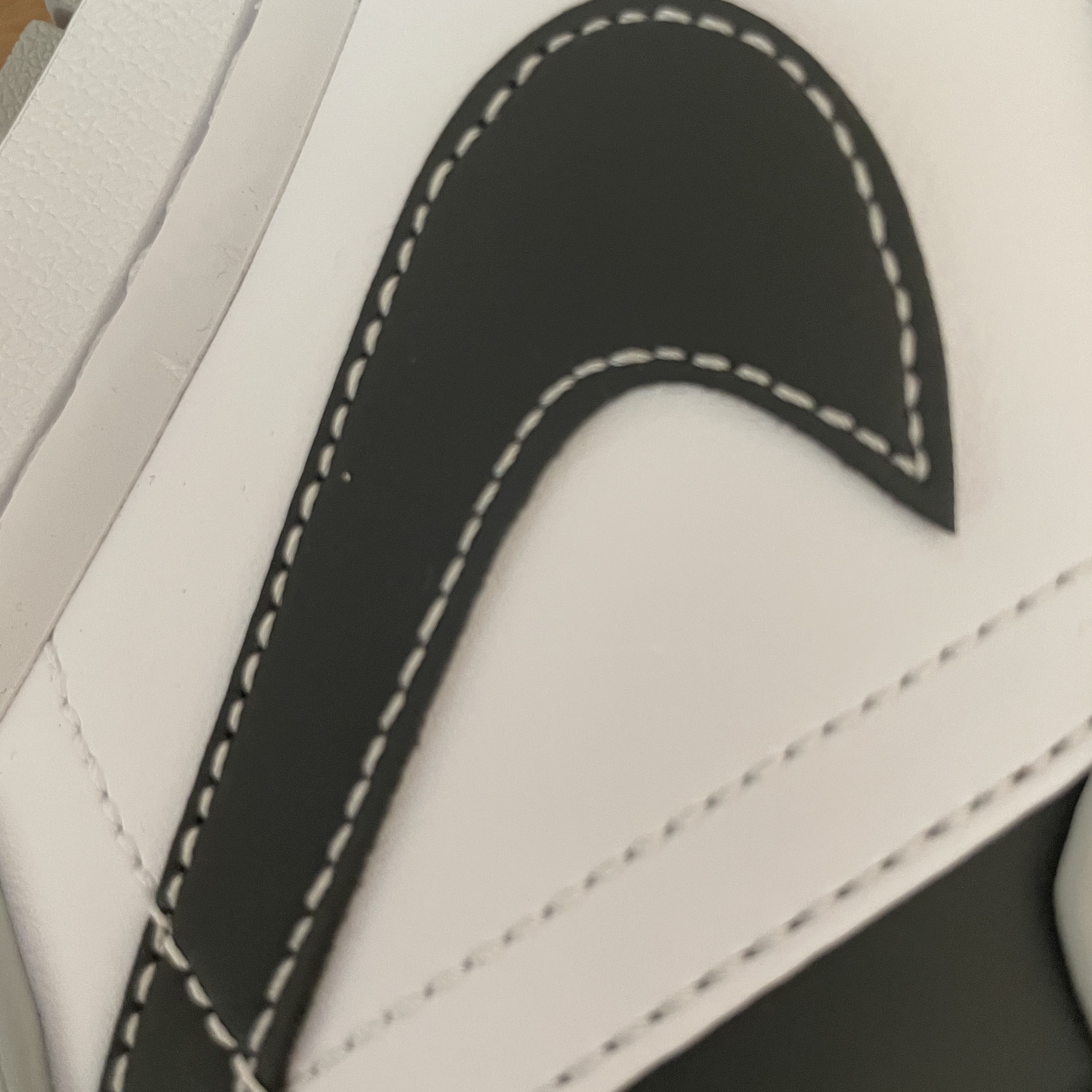 Jordan 1 Mid Light Smoke Grey Anthracite 착용 스타일