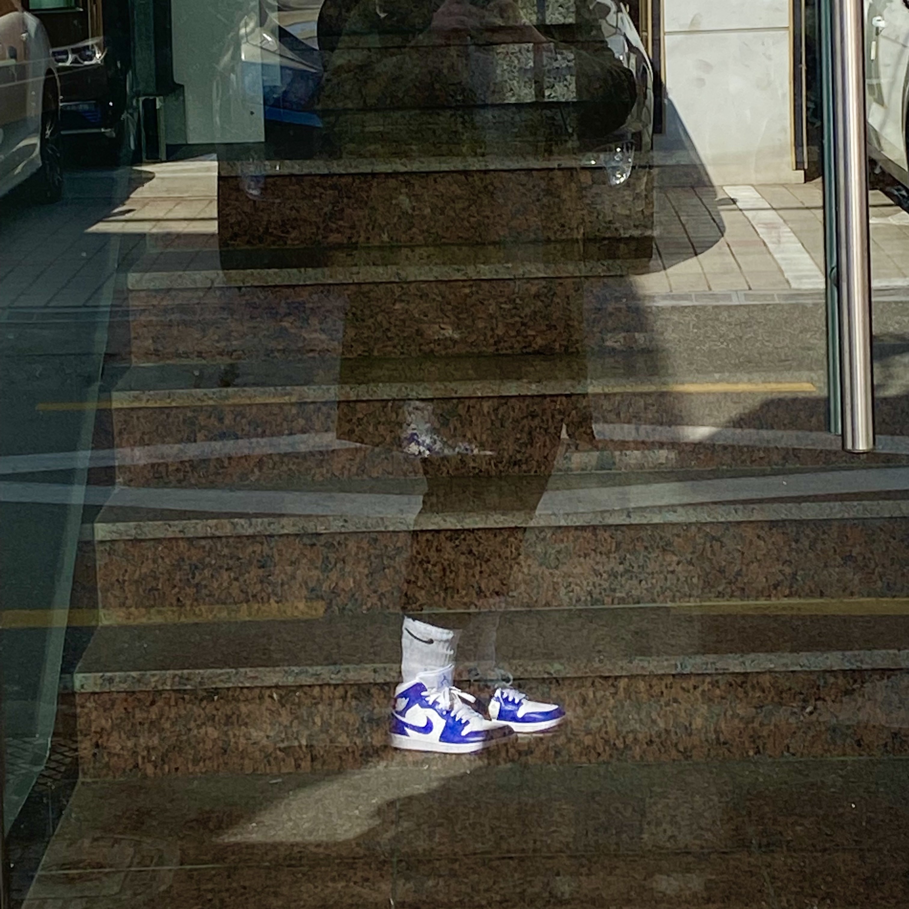 (W) Jordan 1 Mid White Hyper Royal 착용 스타일