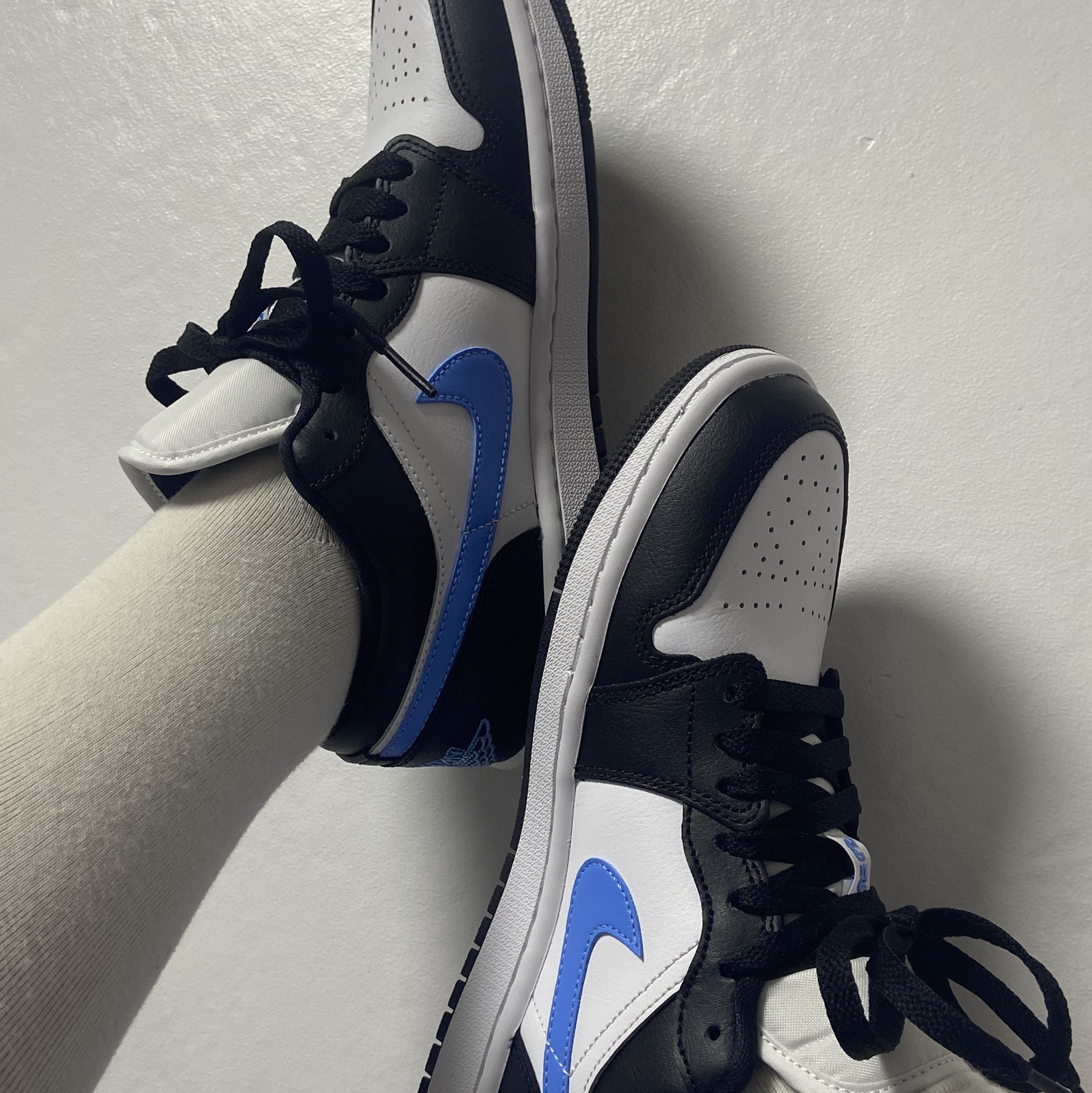 (W) Jordan 1 Low Black University Blue 착용 스타일