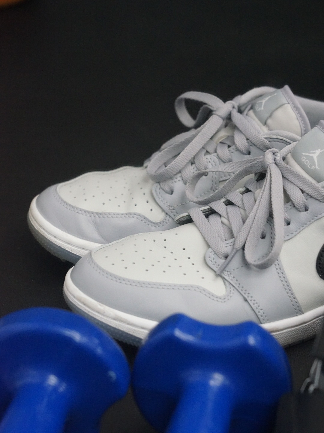 Jordan 1 Low Golf Wolf Grey 착용 스타일 - 2