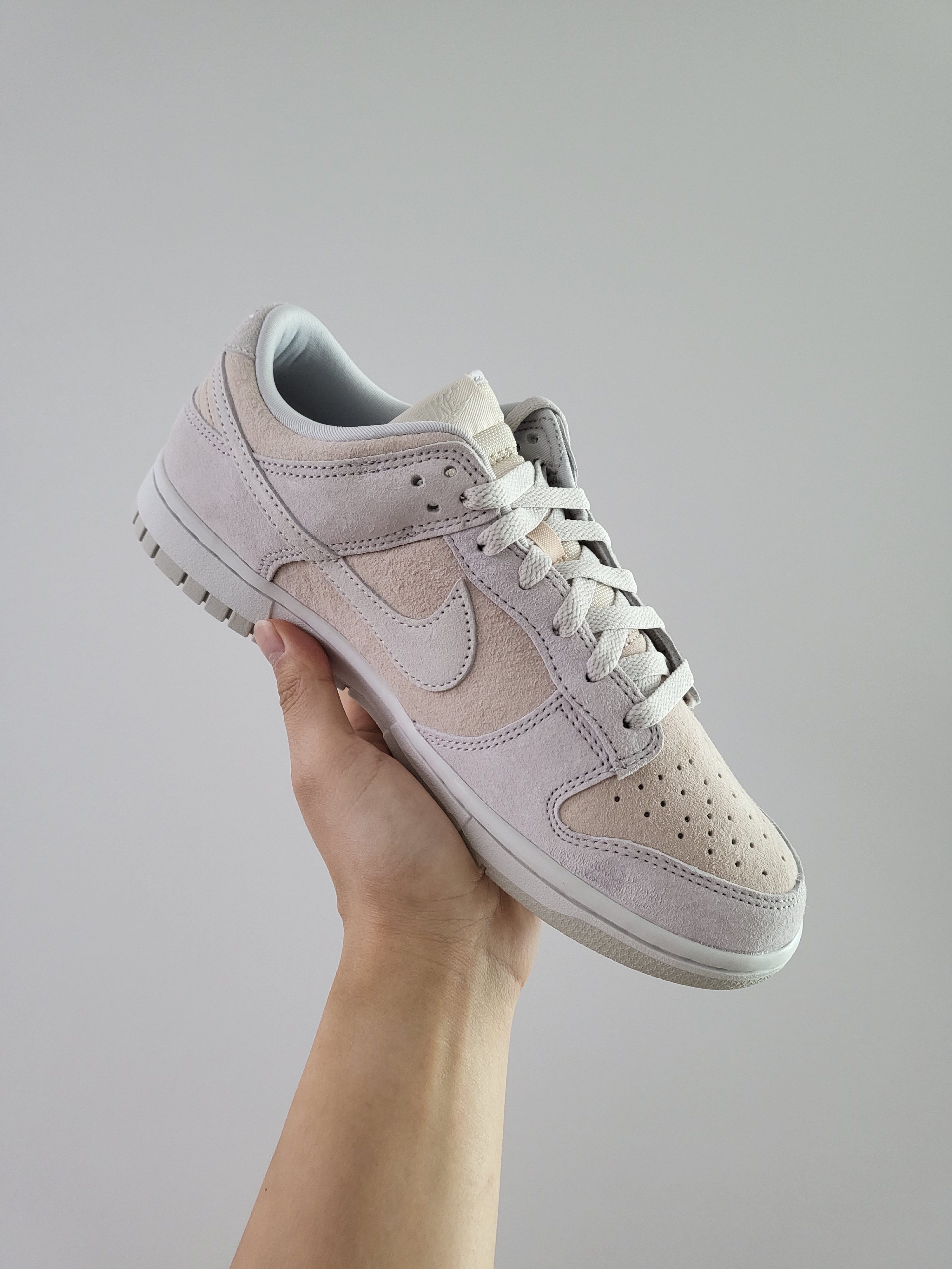 Nike Dunk Low Retro PRM Vast Grey 착용 스타일