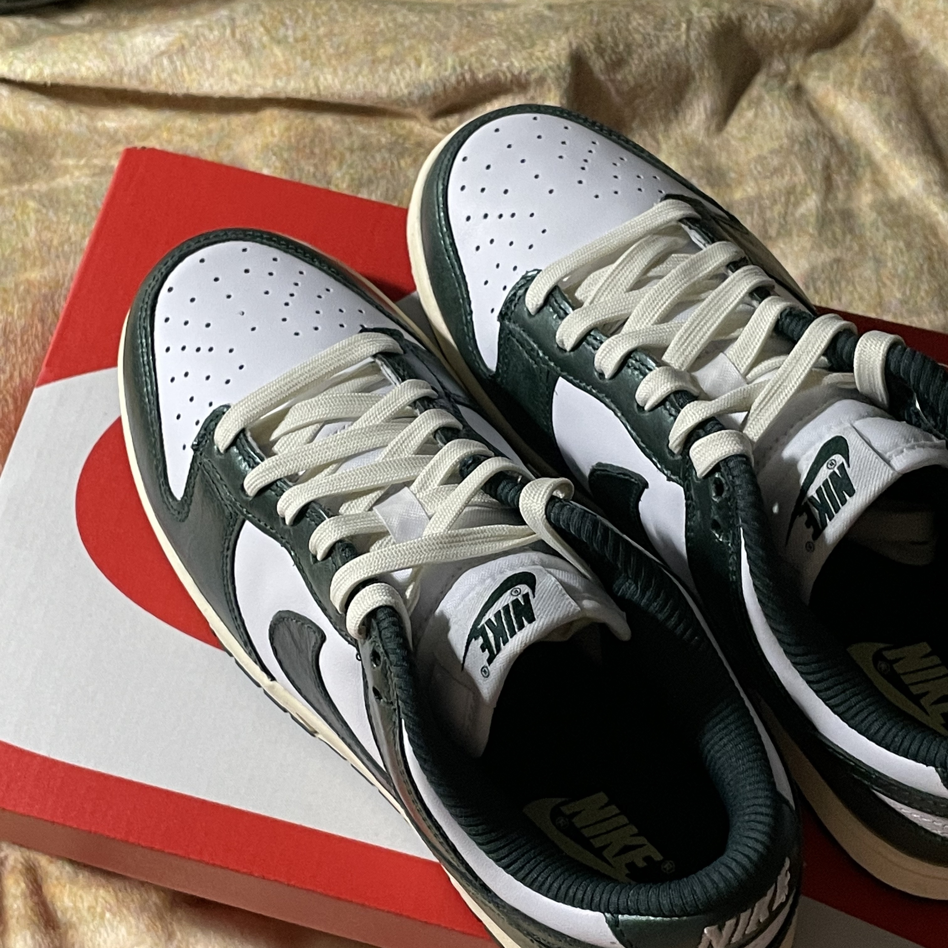 (W) Nike Dunk Low Vintage Green 착용 스타일 - 1
