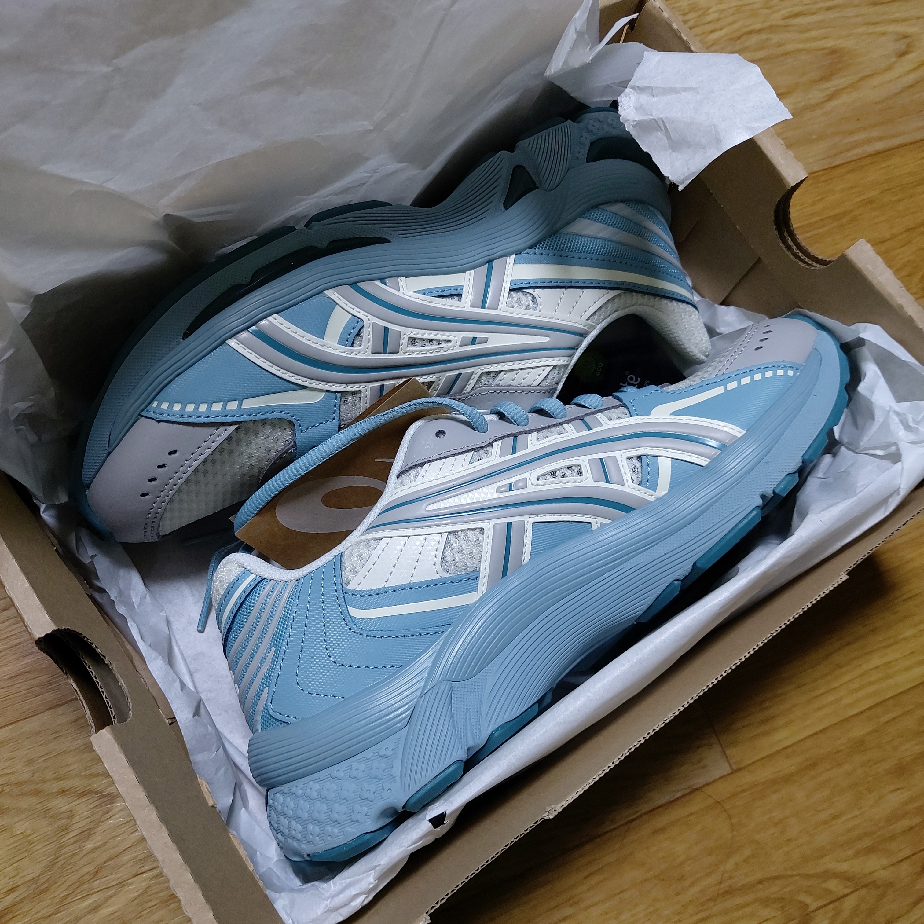Asics Gel-Kyrios Cream Oyster Grey 착용 스타일 - 1