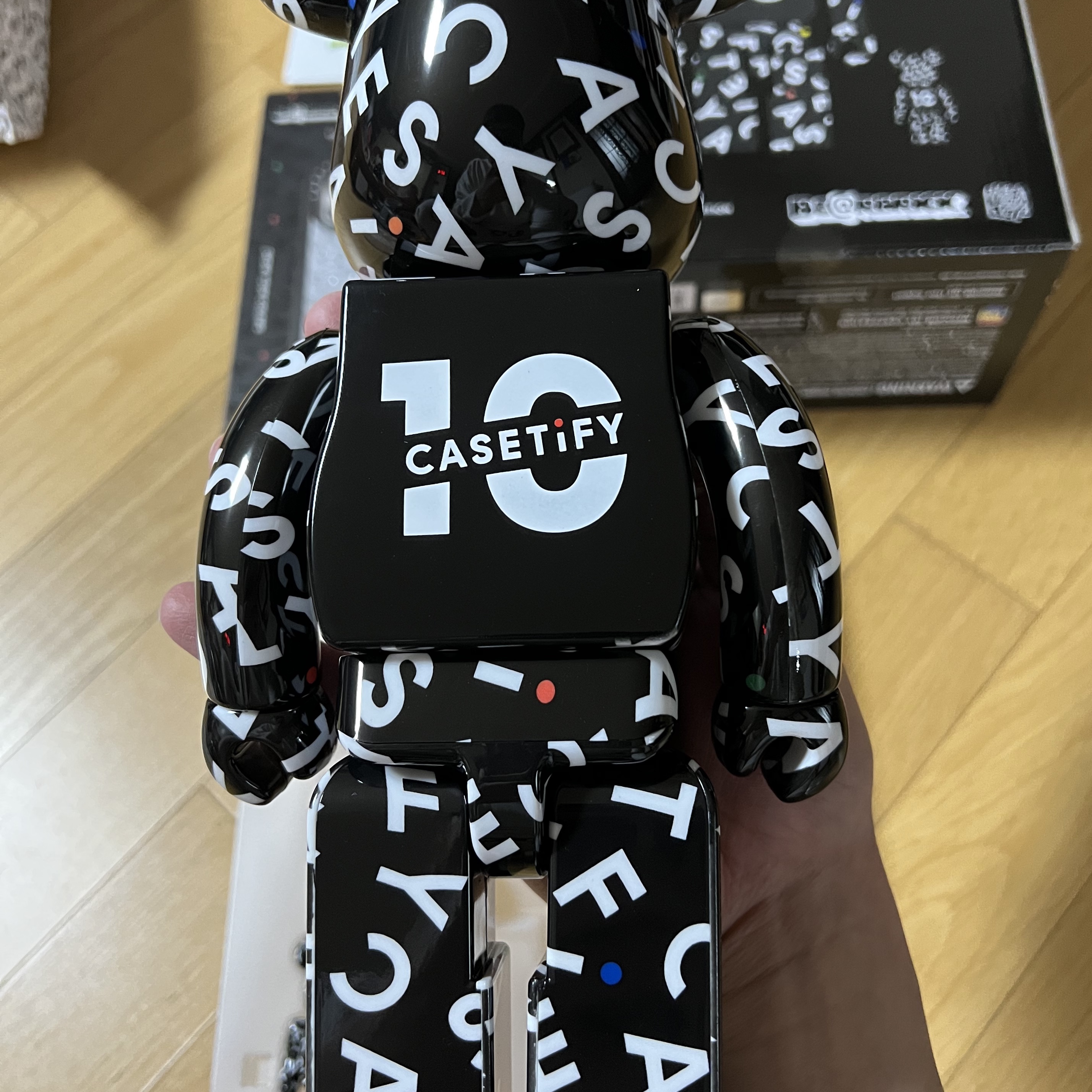 Bearbrick x Casetify 10th Anniversary 100% & 400% Set, Casetify x Bearbrick 10th Anniversary Monogram Impact iPhone Case Clear Black 착용 스타일 - 2