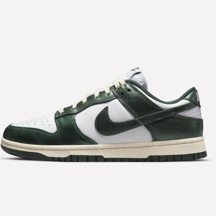 (W) Nike Dunk Low Vintage Green 착용 스타일 - 1