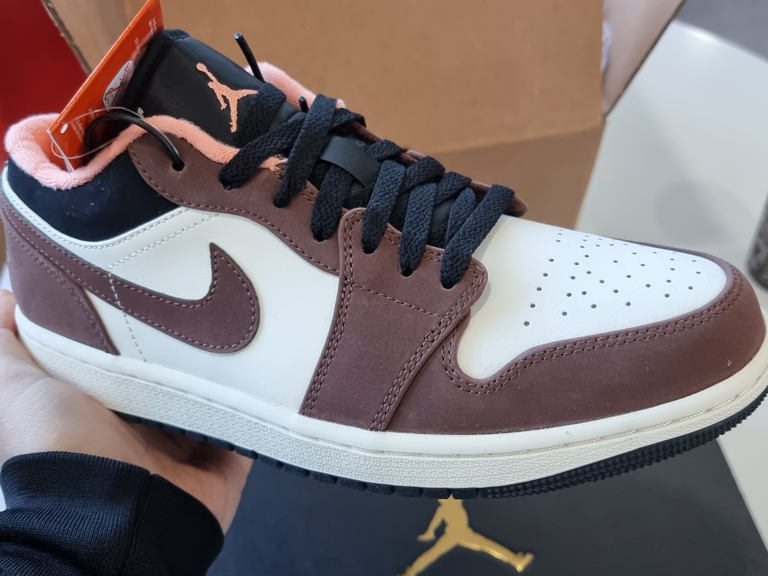 Jordan 1 Low SE Chocolate Bliss 착용 스타일