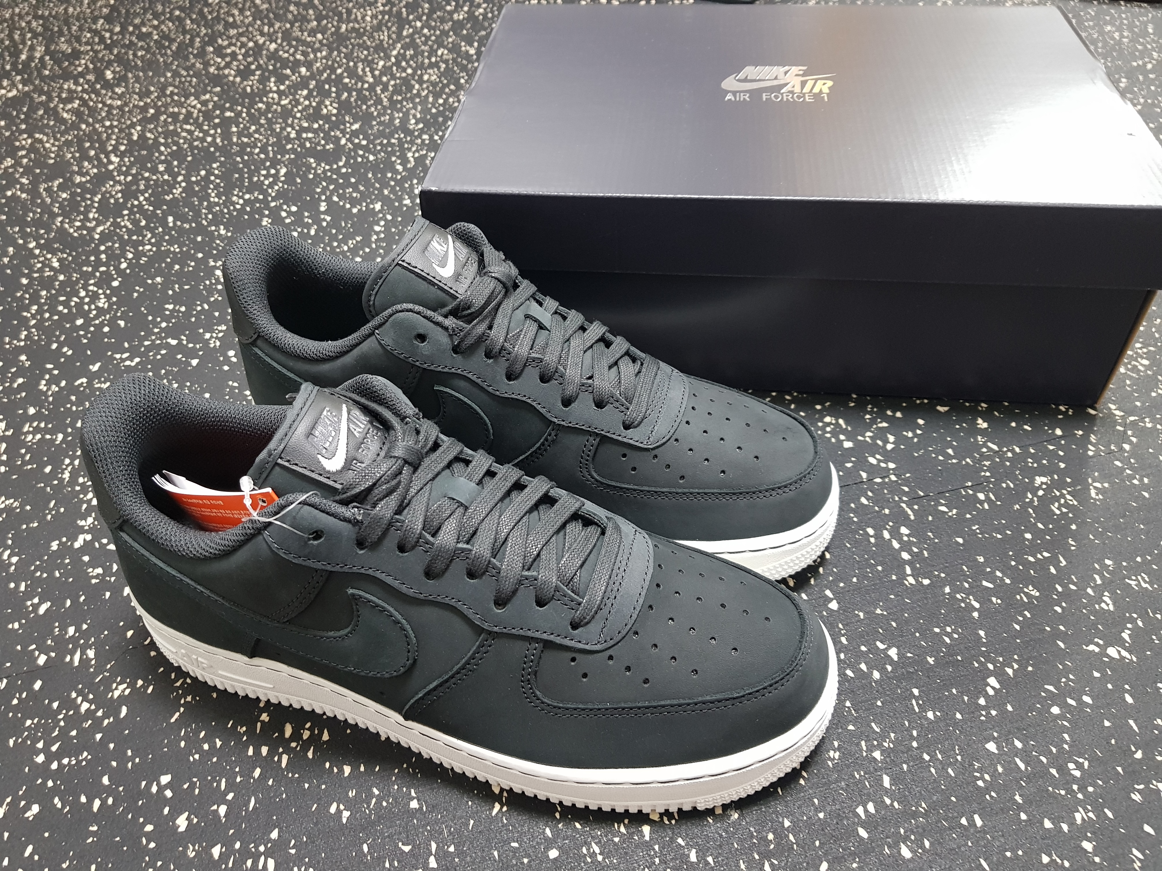 Nike Air Force 1 '07 LX Off Noir 착용 스타일