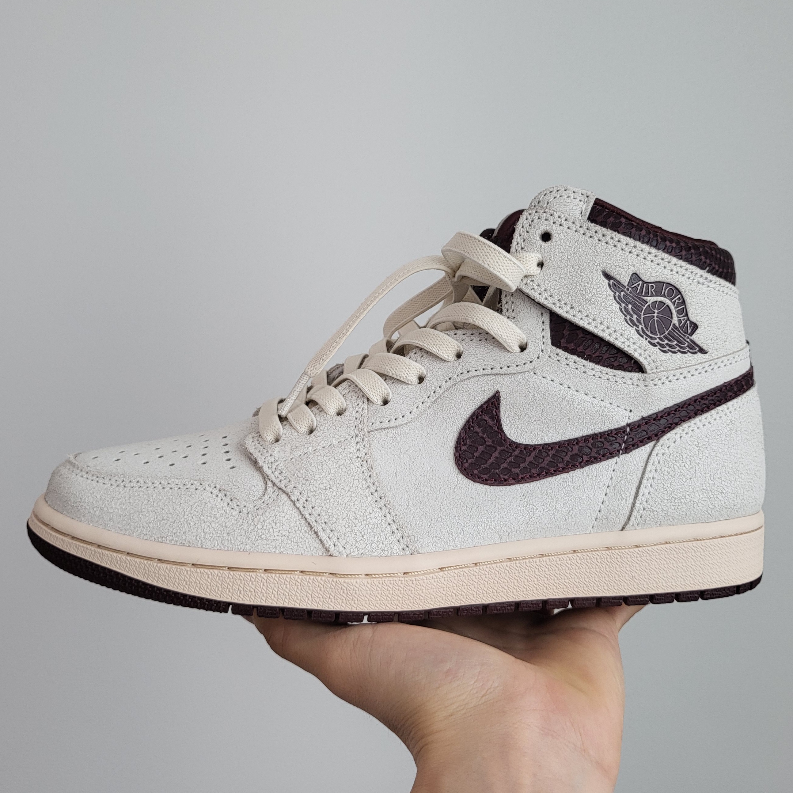 Jordan 1 x A Ma Maniere Retro High OG SP Sail and Burgundy, (PS) Jordan 1 x A Ma Maniere Retro High OG SP Burgundy and Sail 착용 스타일 - 1