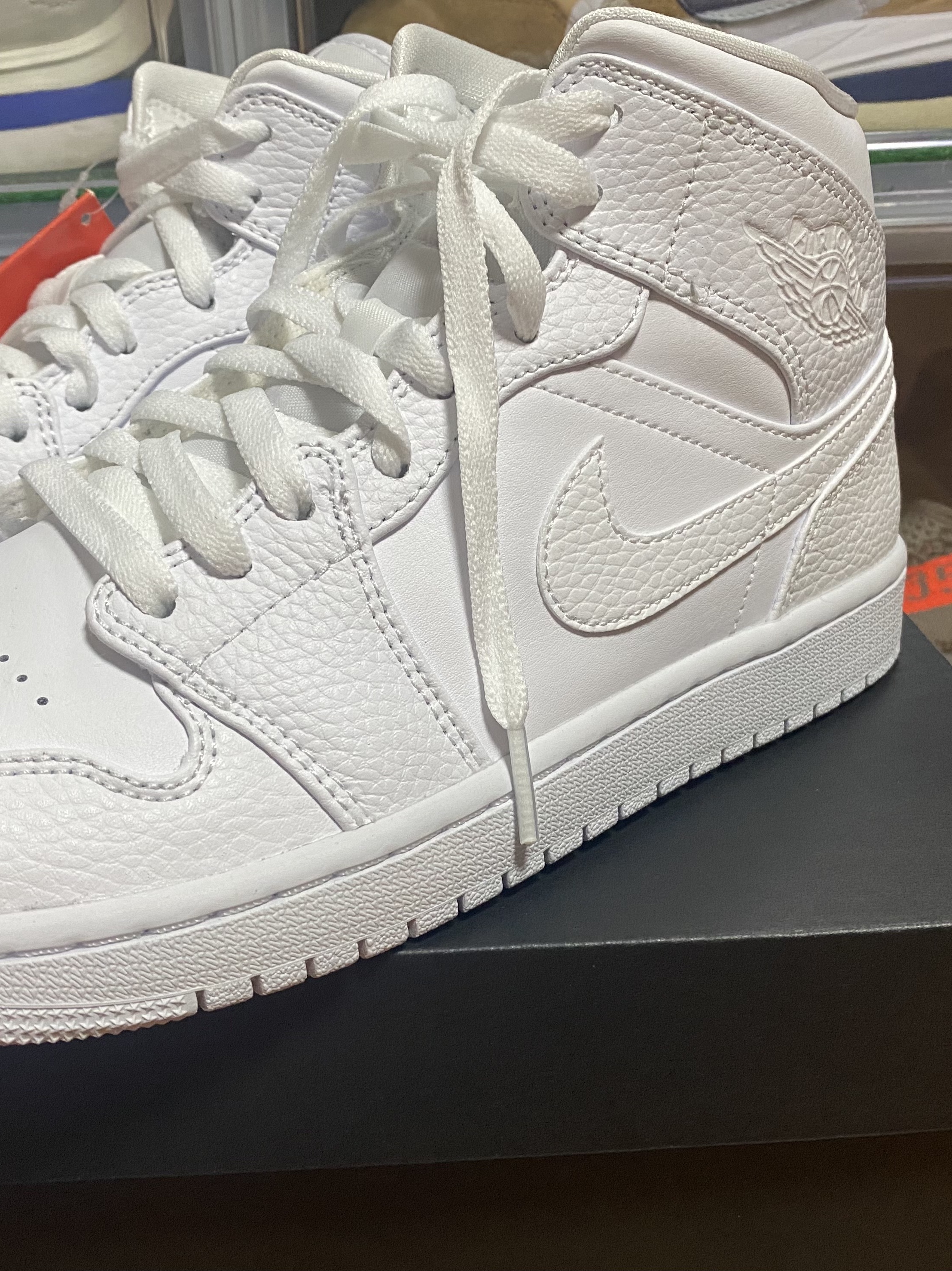 Jordan 1 Mid Triple White 착용 스타일 - 1
