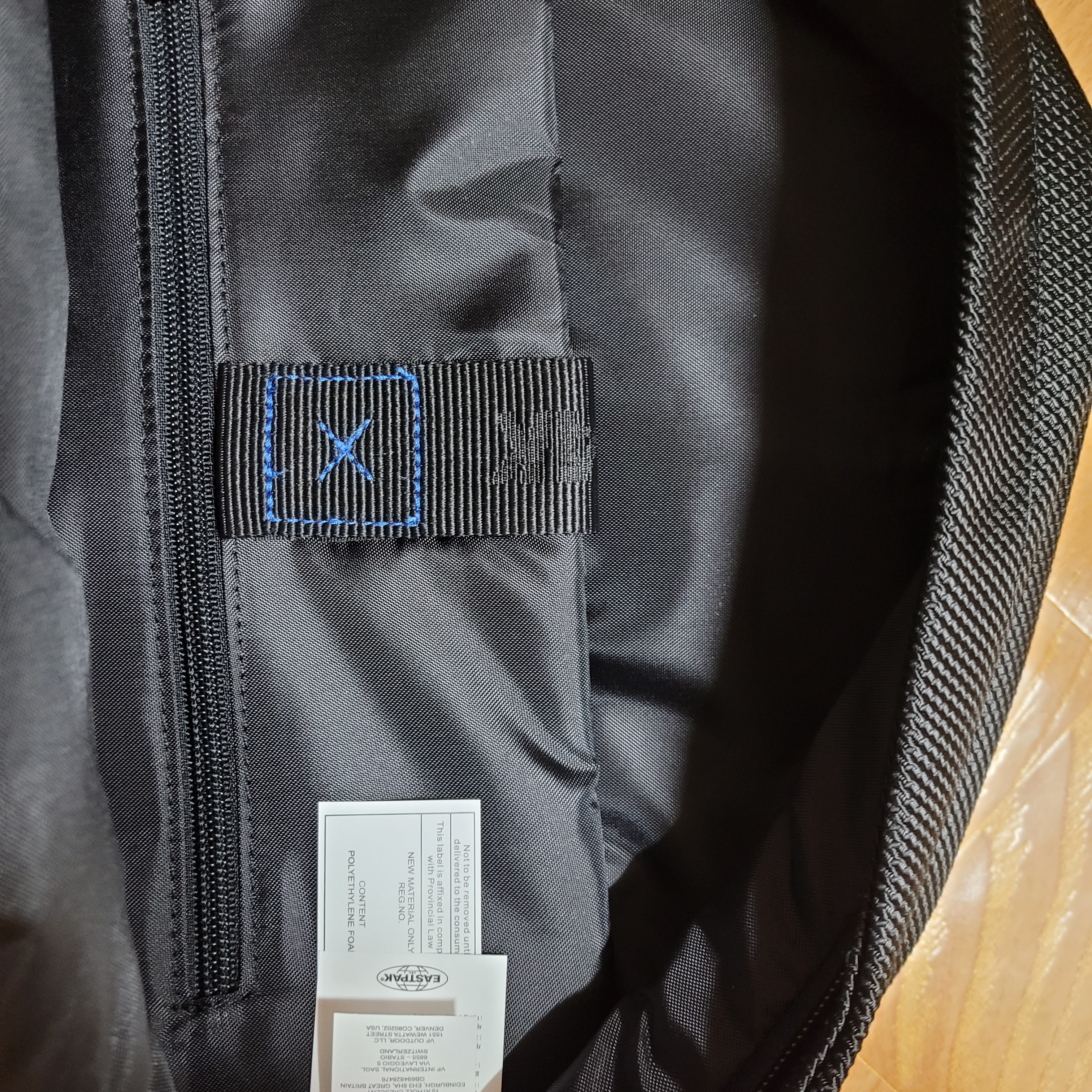 Ader Error x Eastpak Up-Down Sling Black 착용 스타일 - 2