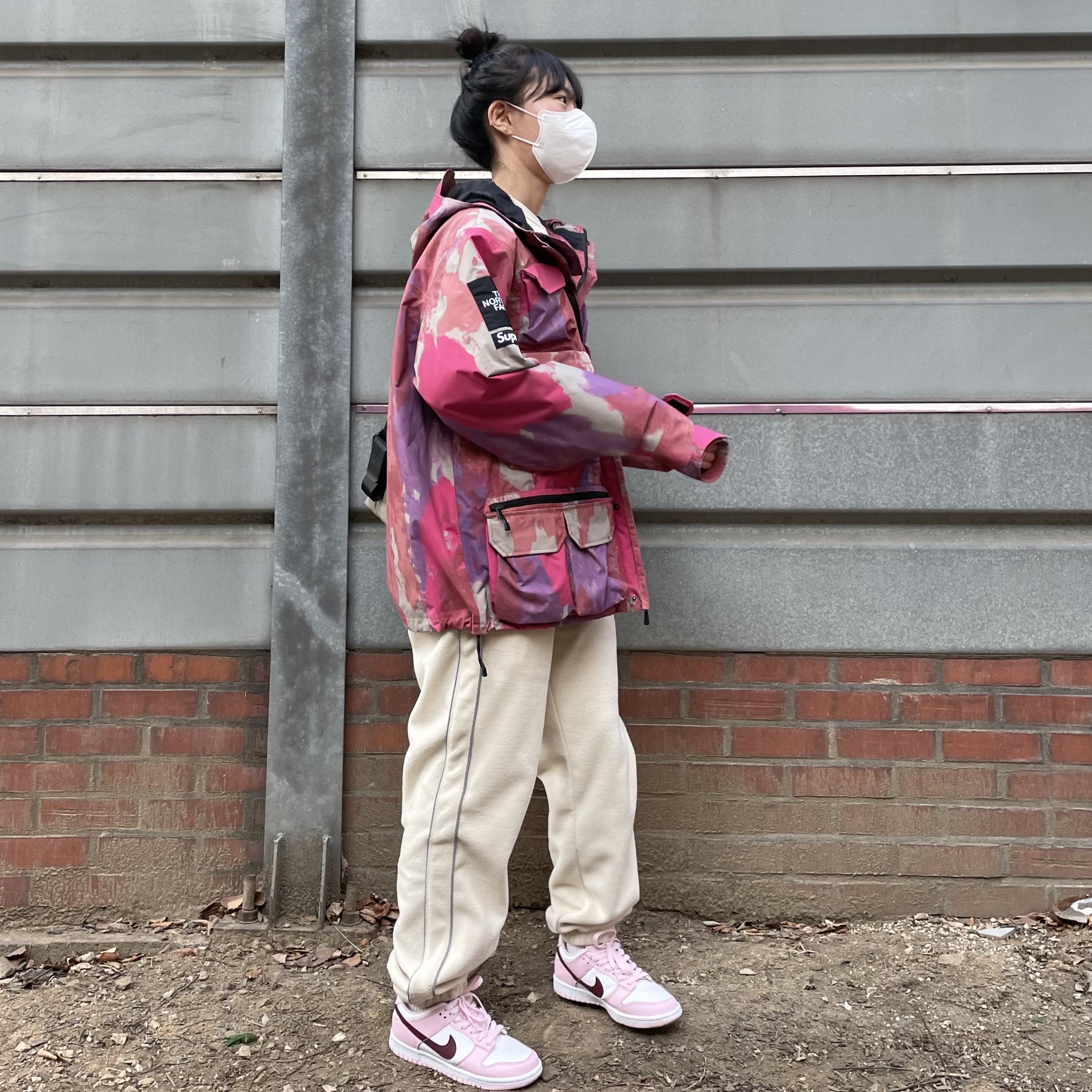 (GS) Nike Dunk Low Pink Foam, Supreme x The North Face Cargo Jacket Multi-Color - 20SS 착용 스타일 - 3