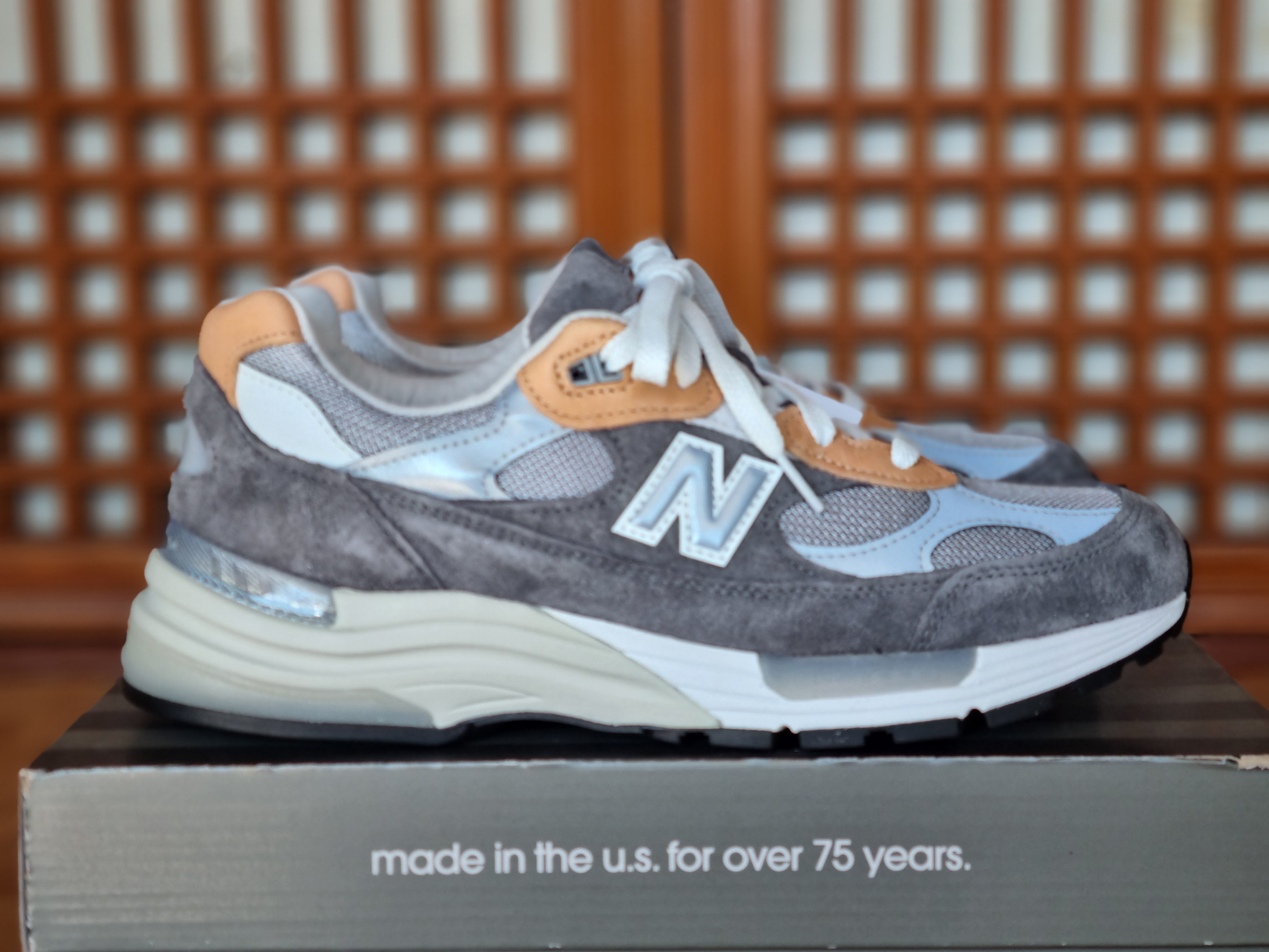 New Balance x Todd Snyder 992 Made in USA 10th Anniversary Grey Tan 착용 스타일