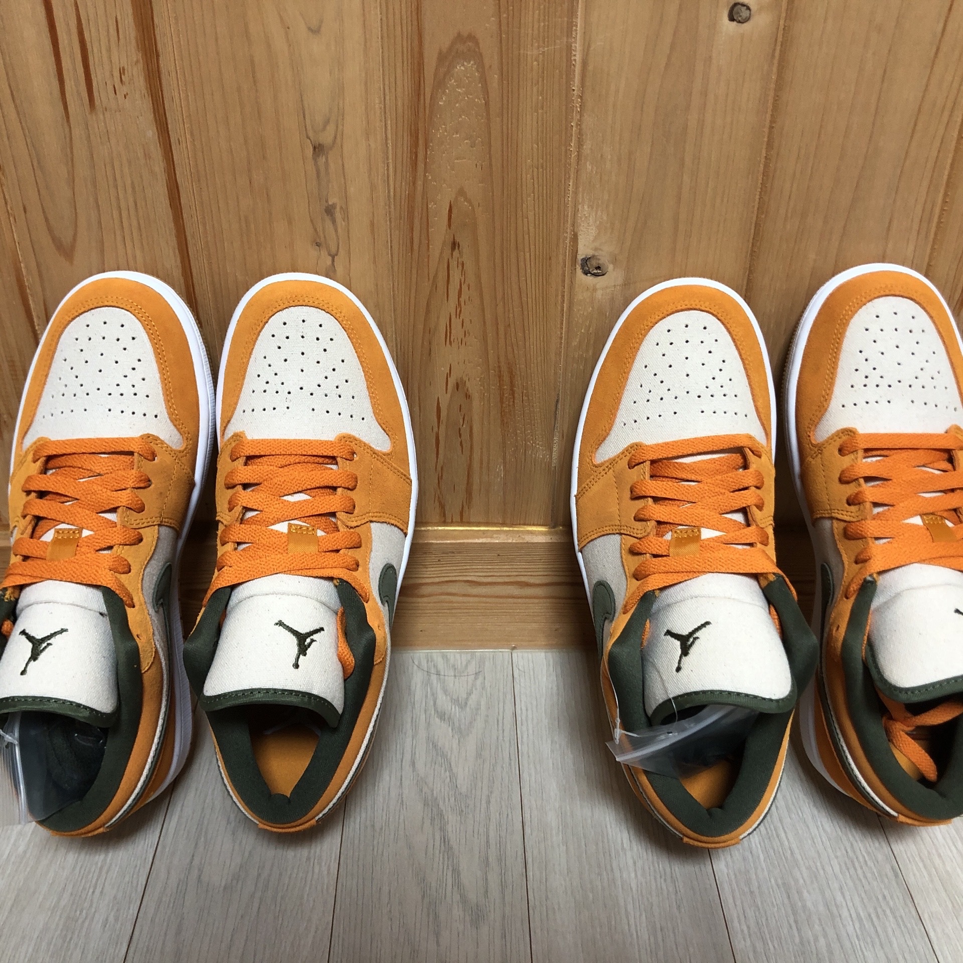 Jordan 1 Low SE Light Curry 착용 스타일 - 2