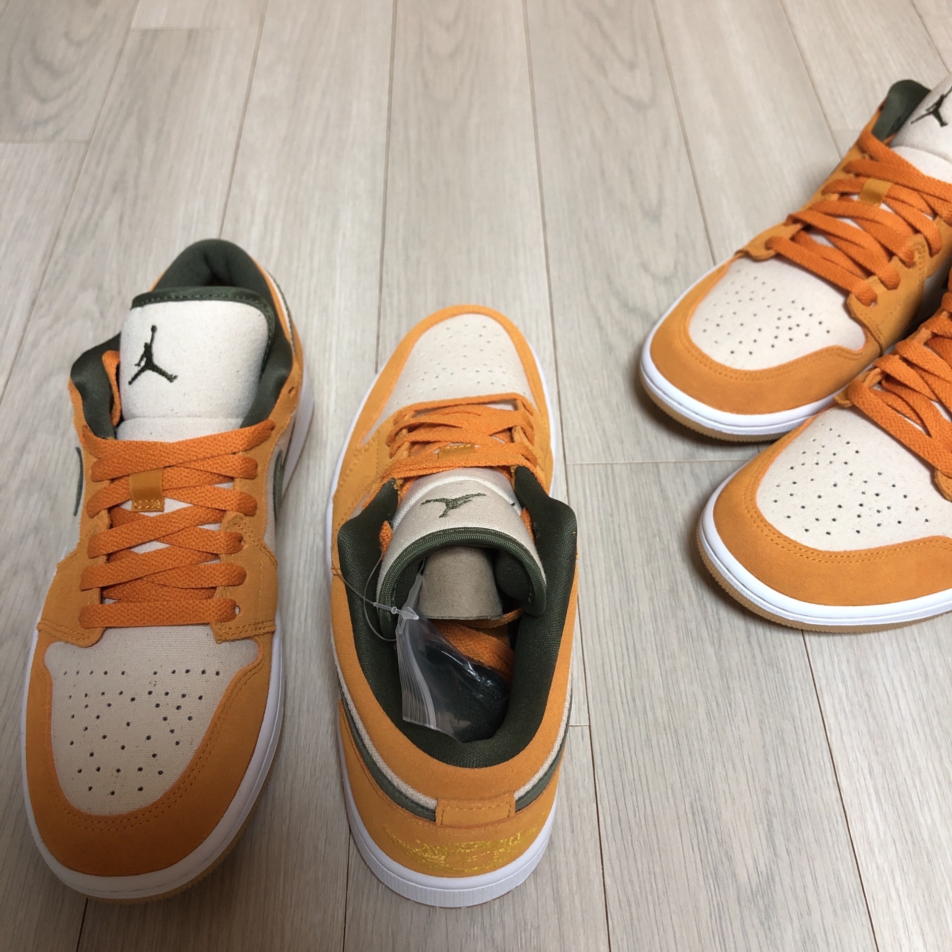 Jordan 1 Low SE Light Curry 착용 스타일 - 3