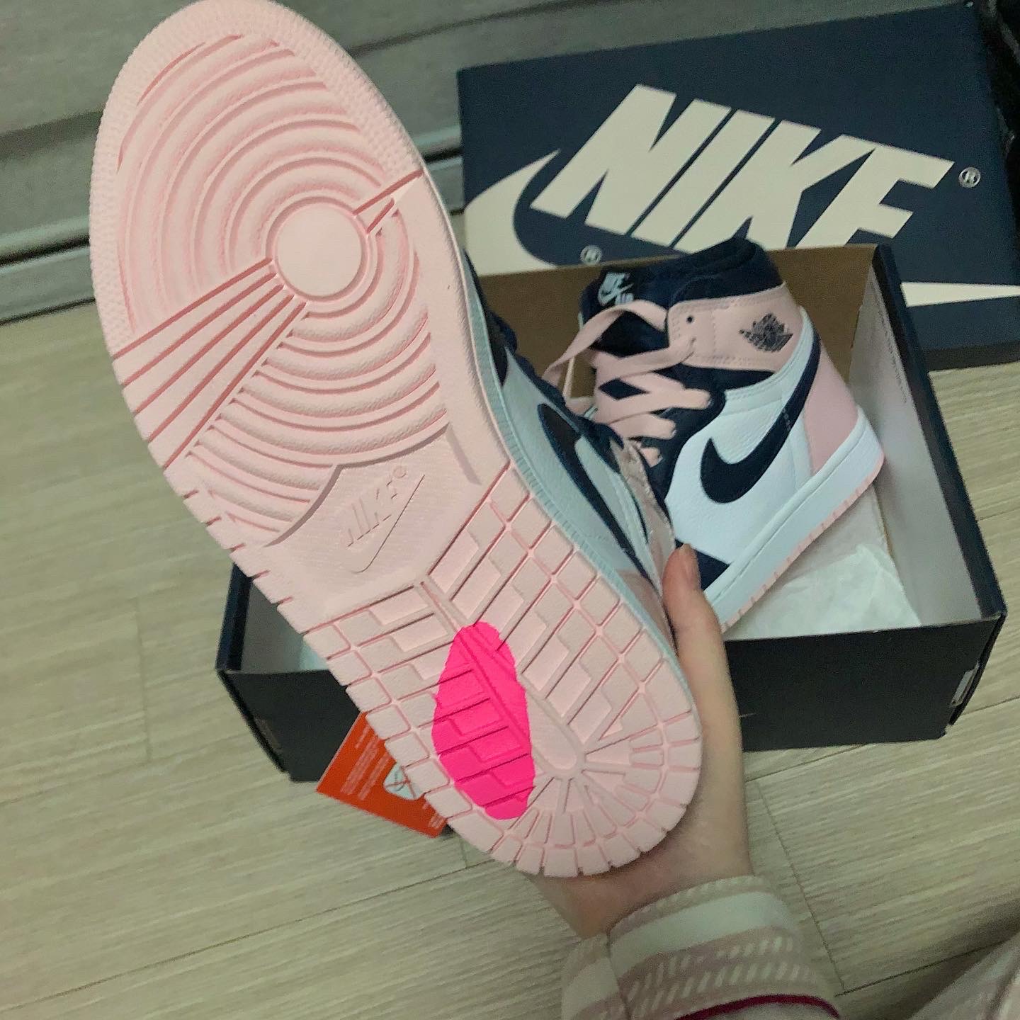(W) Jordan 1 Retro High OG Atmosphere 착용 스타일 - 4