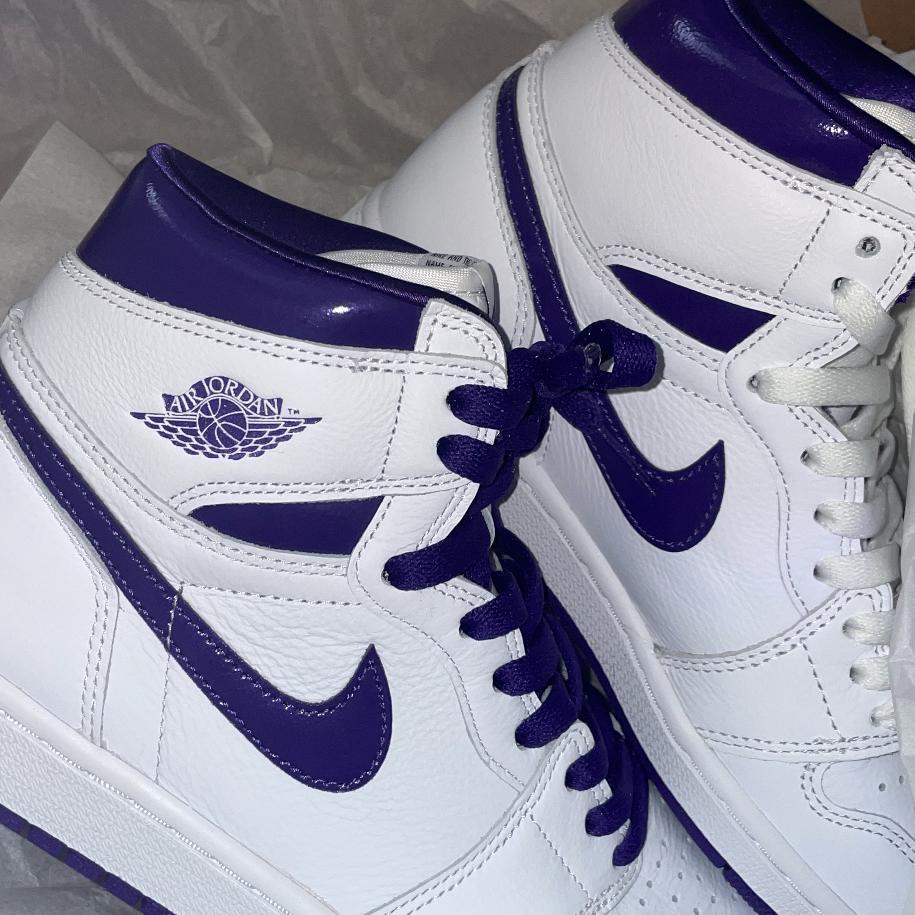 (W) Jordan 1 High OG Court Purple 착용 스타일 - 2