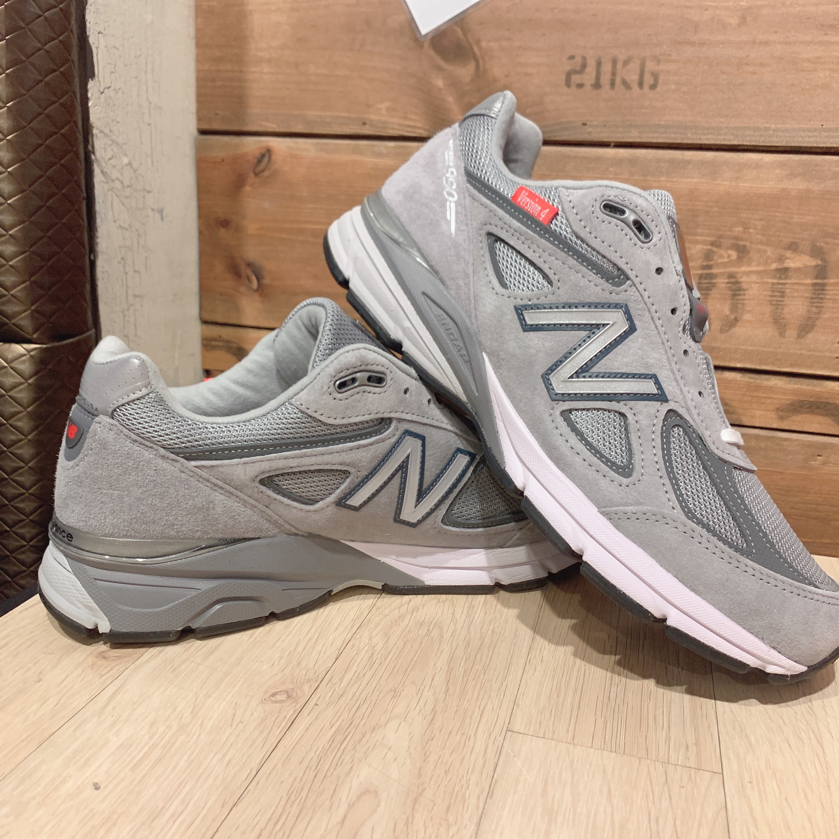 New Balance 990vs4 Made in USA Grey 착용 스타일 - 1