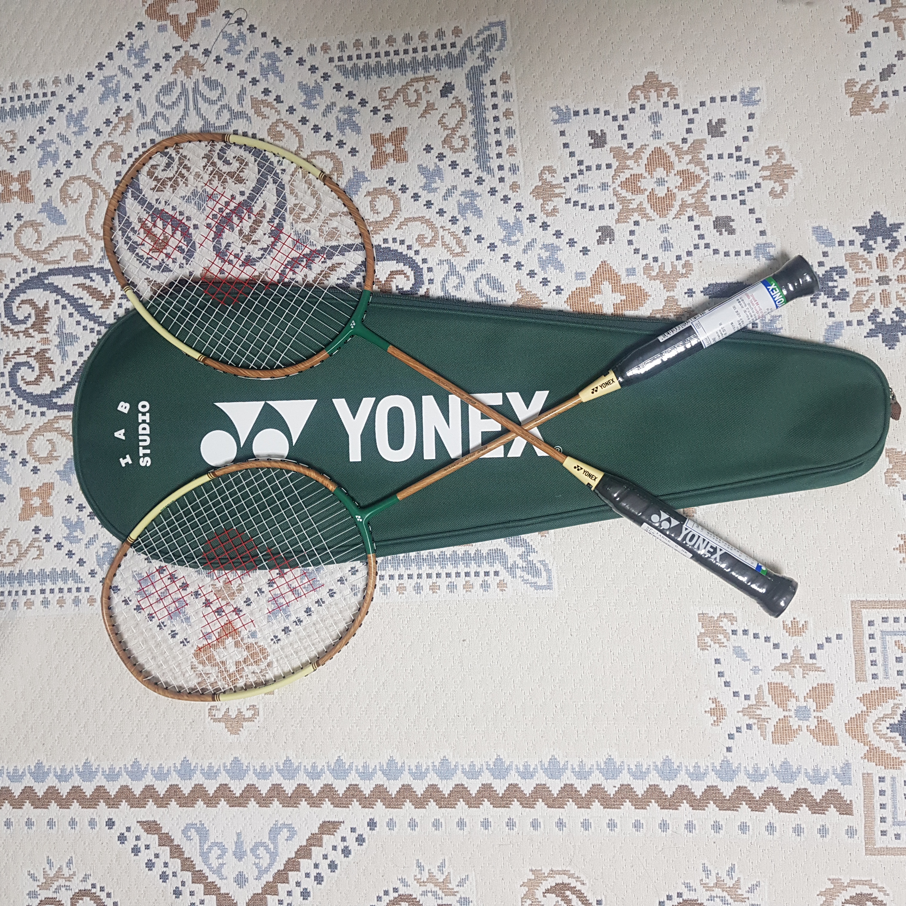 IAB Studio x Yonex Sweatshirt Green, IAB Studio x Yonex Double Racquet Nanoflare 착용 스타일 - 2