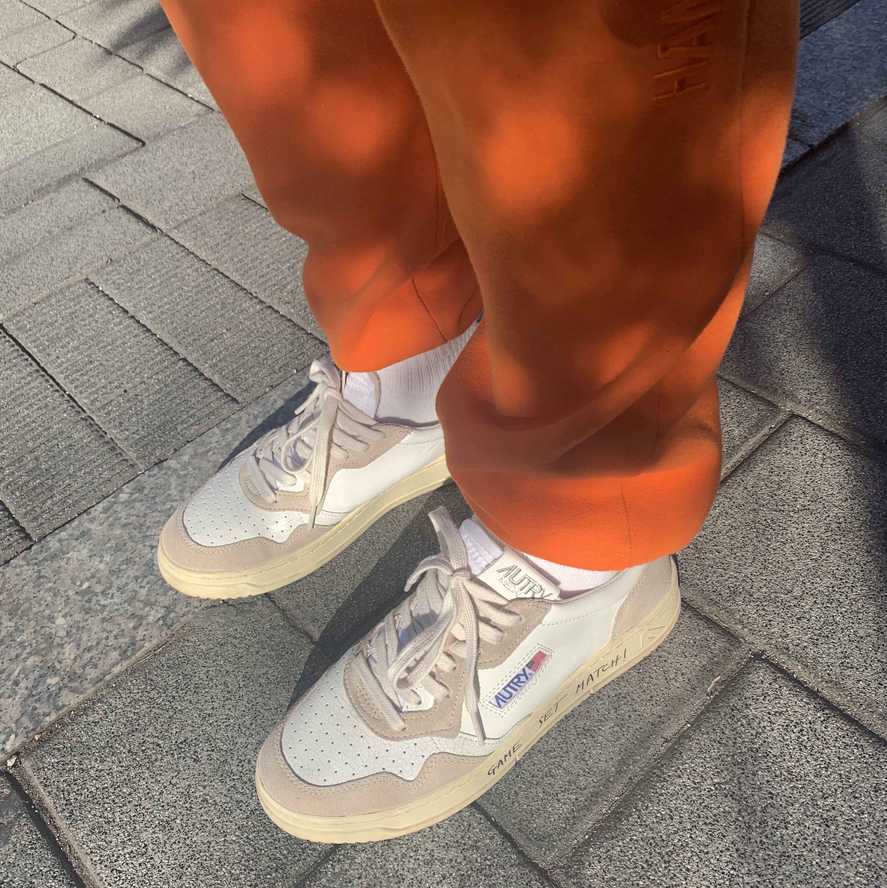 Autry Medalist Low Leather Suede Sneakers Game Set Match White 착용 스타일 - 1