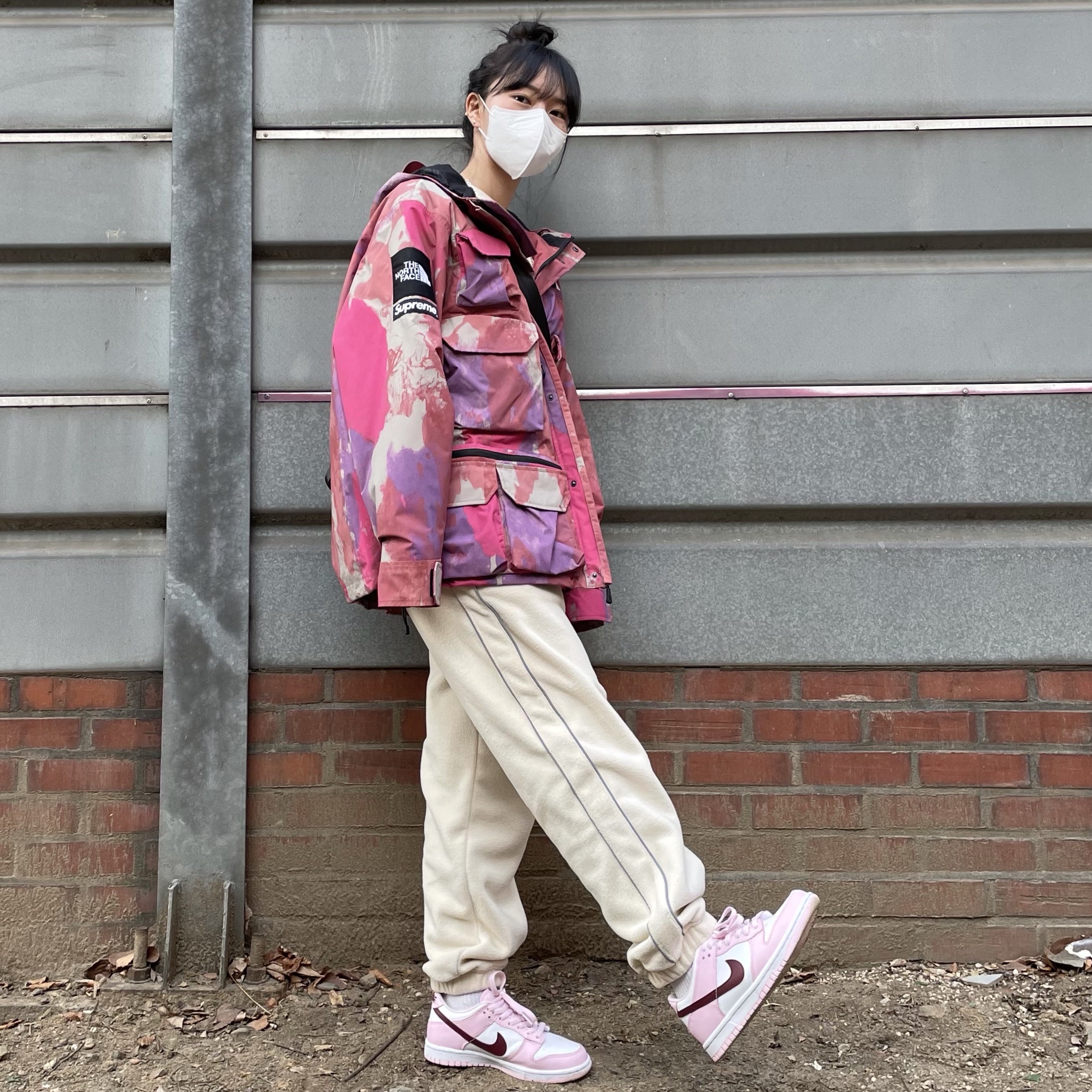 (GS) Nike Dunk Low Pink Foam, Supreme x The North Face Cargo Jacket Multi-Color - 20SS 착용 스타일 - 1